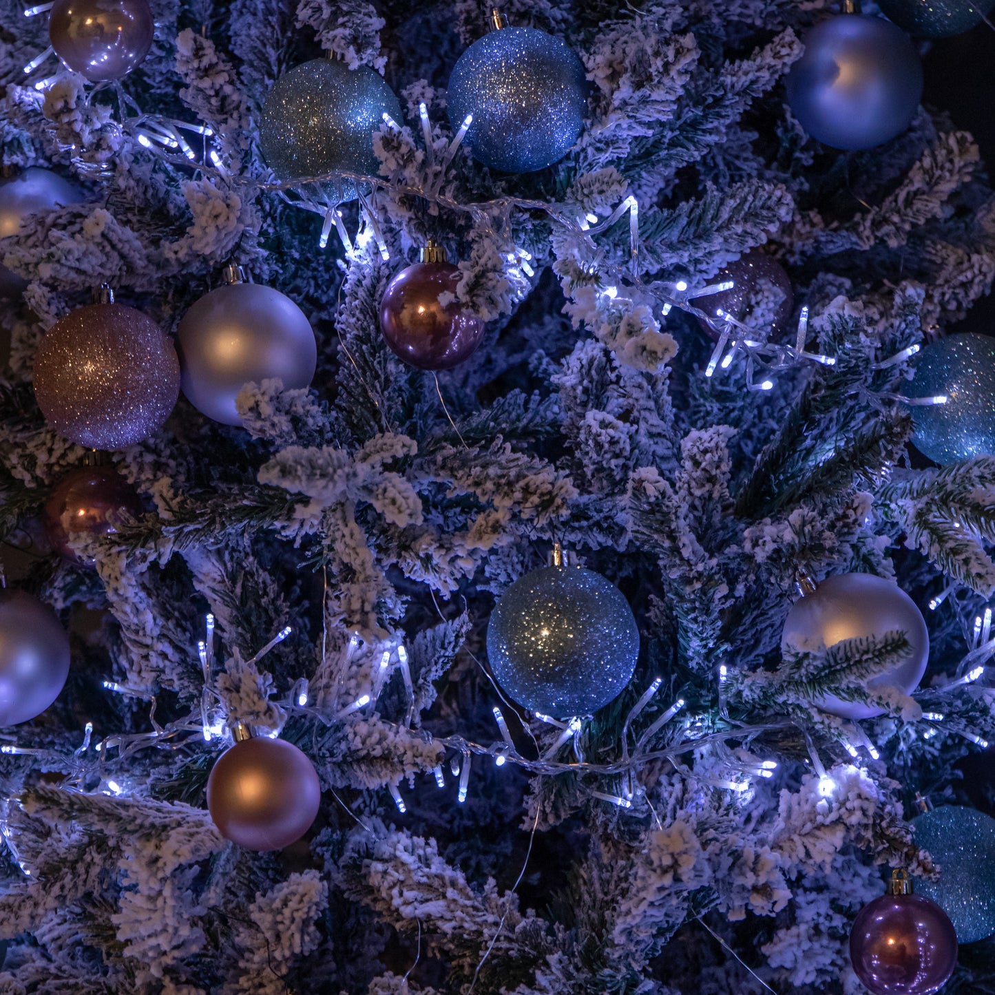 9.3m 720 LED Christmas Cluster String Lights with Timer in White on Clear Cable