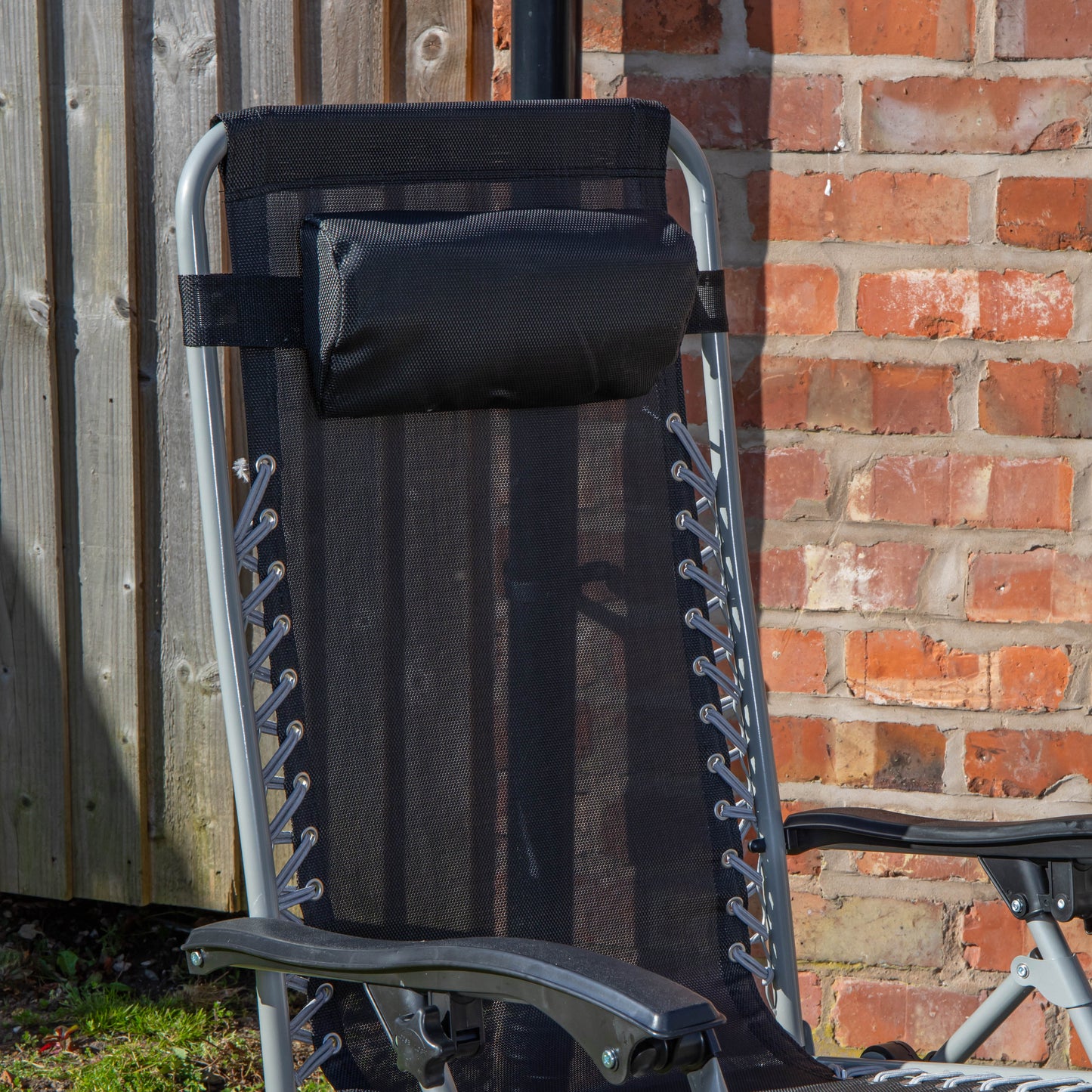 Multi Position Garden Zero Gravity Relaxer Chair Sun Lounger in Black & Silver