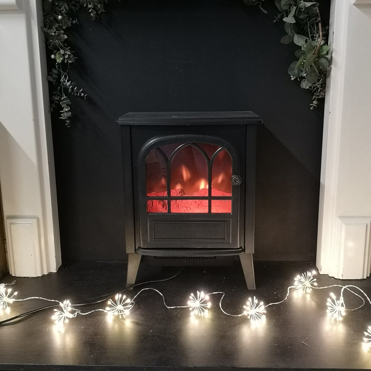 Festive Christmas 10 Warm White LED Twinkling Starburst Lights