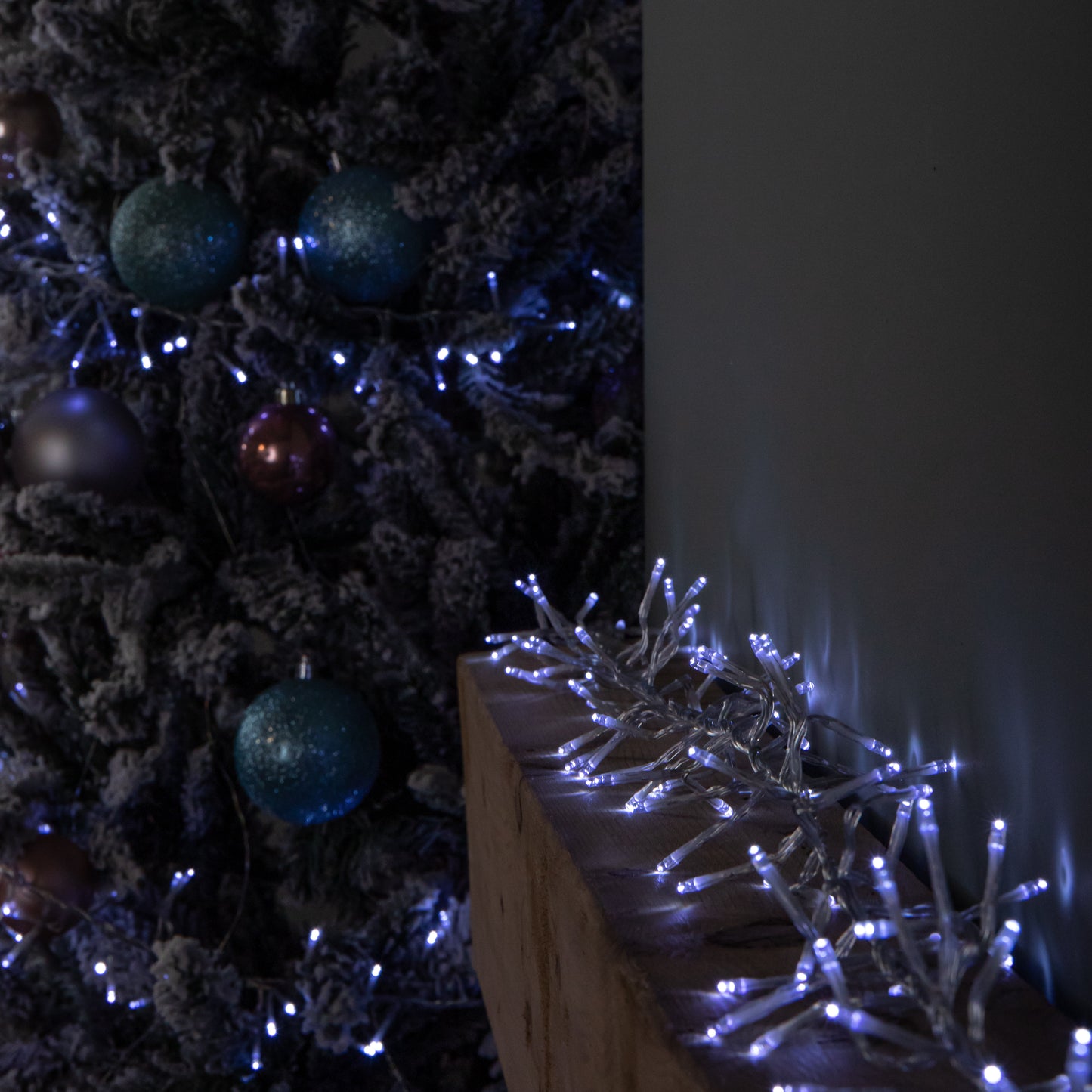 9.3m 720 LED Christmas Cluster String Lights with Timer in White on Clear Cable