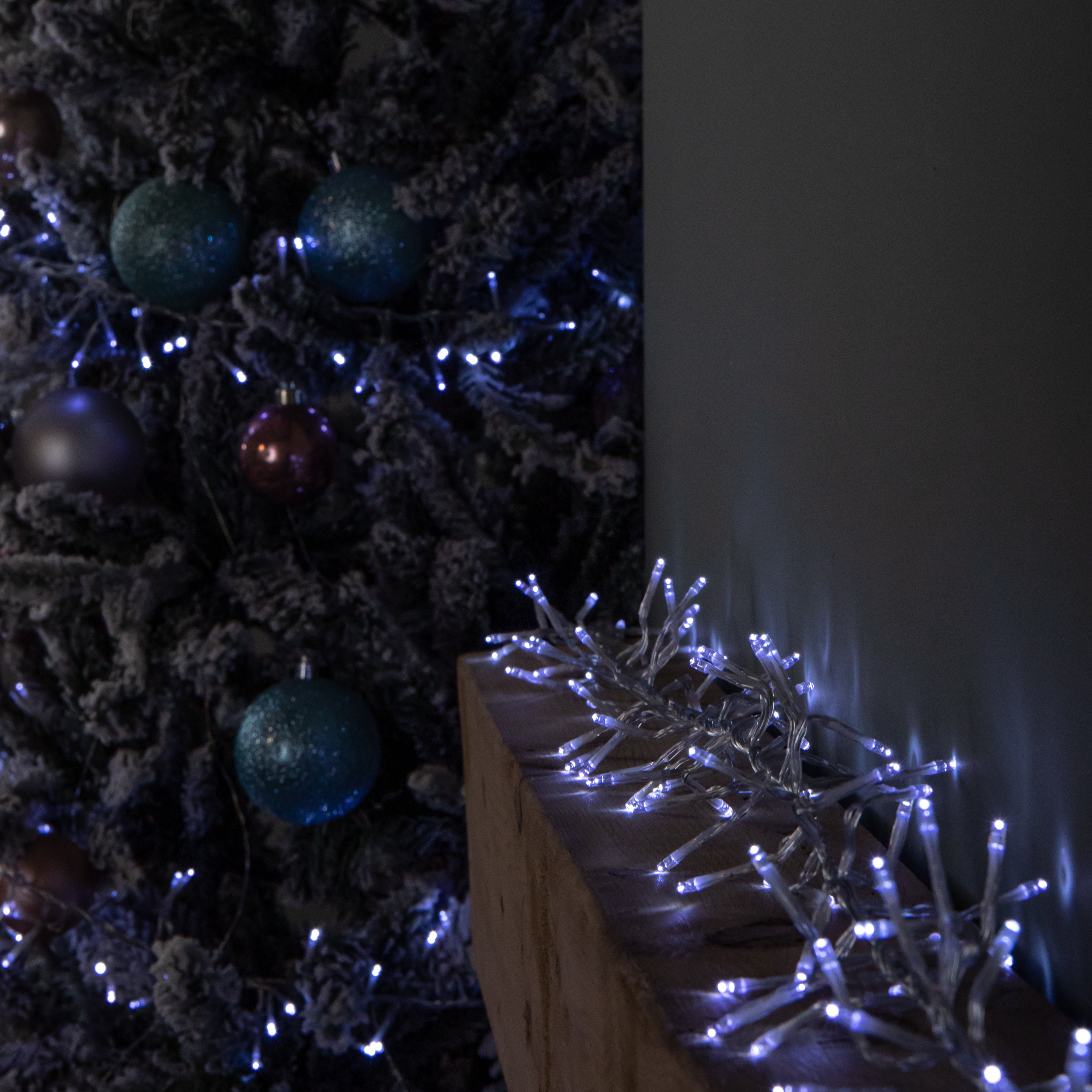 9.3m 720 LED Christmas Cluster String Lights with Timer in White on Clear Cable