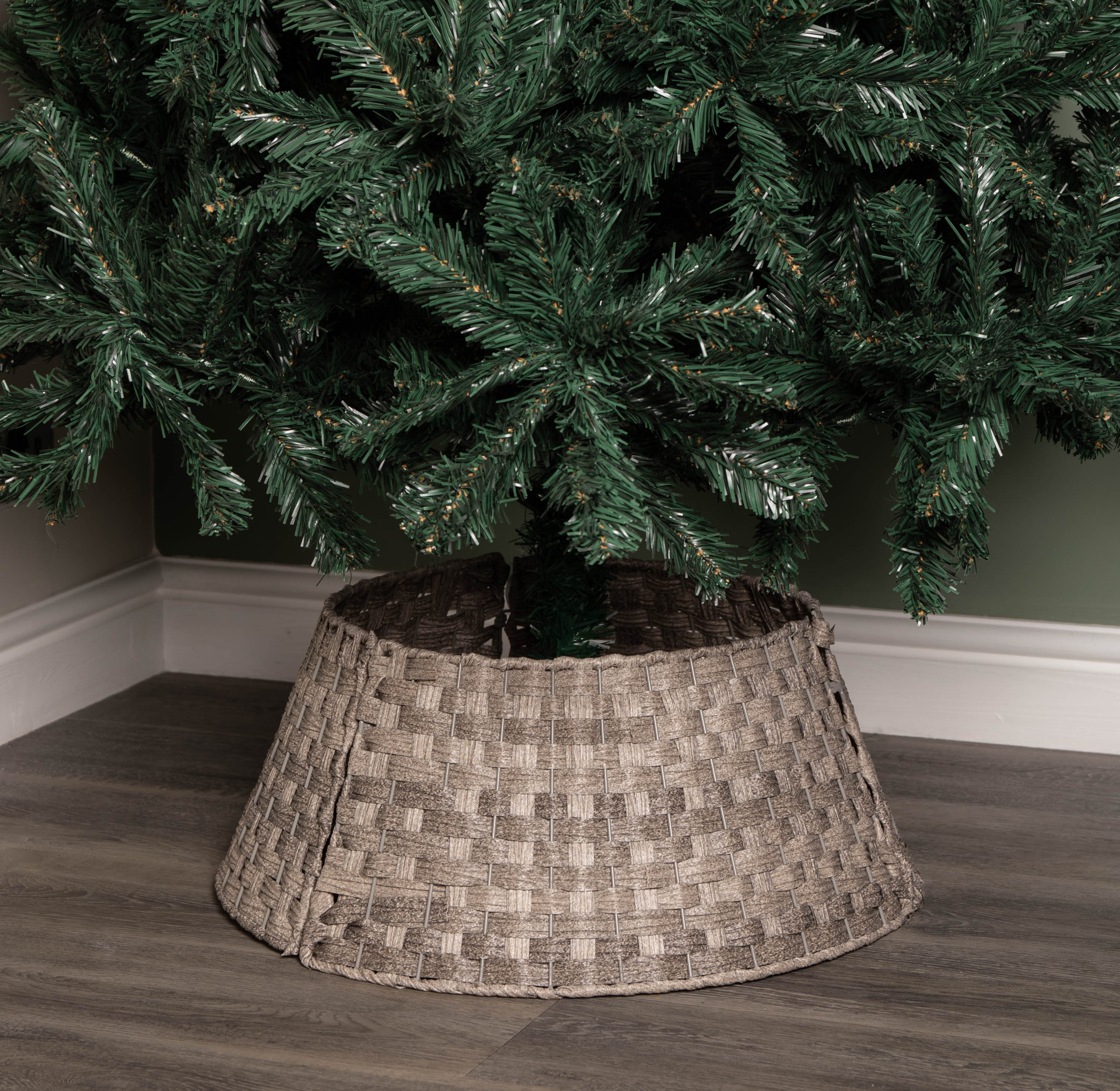 40/58cm Samuel Alexander Medium KD Plastic Wicker Rattan Woven Christmas Tree Skirt in Grey