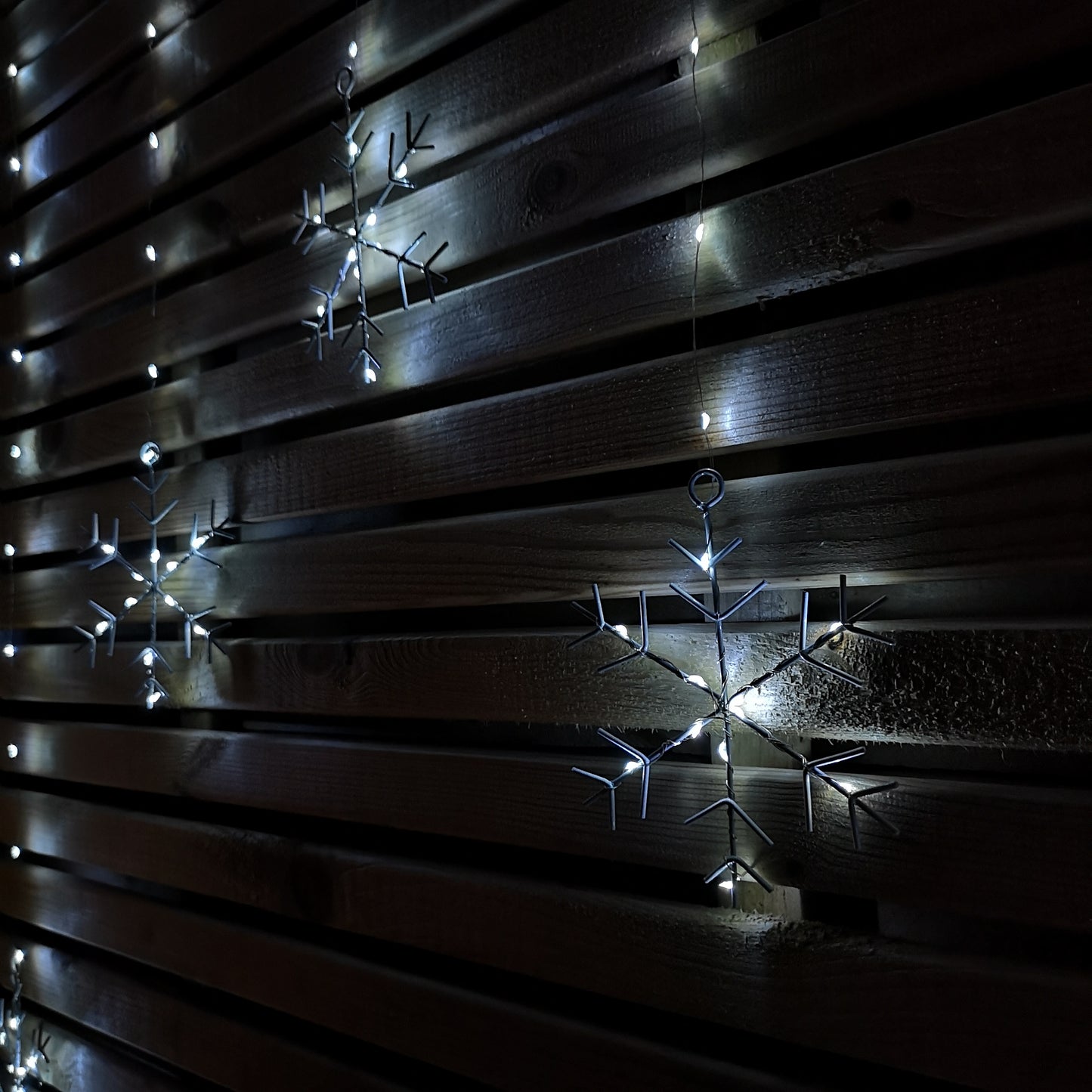 1.2m Battery Operated Snowflake Curtain Christmas Lights with 147 White LEDs