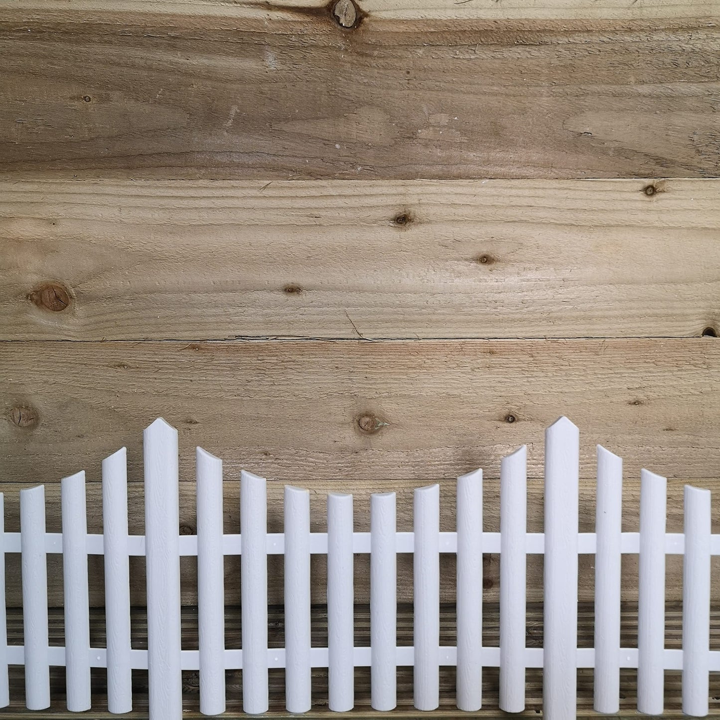 Factory Seconds: 33cm 4 Piece Set White Wood Effect Picket Fence Garden Edging 