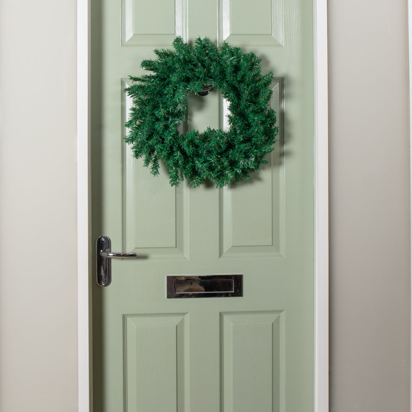 50cm Hanging Plain Green Christmas Wreath with 140 Tips