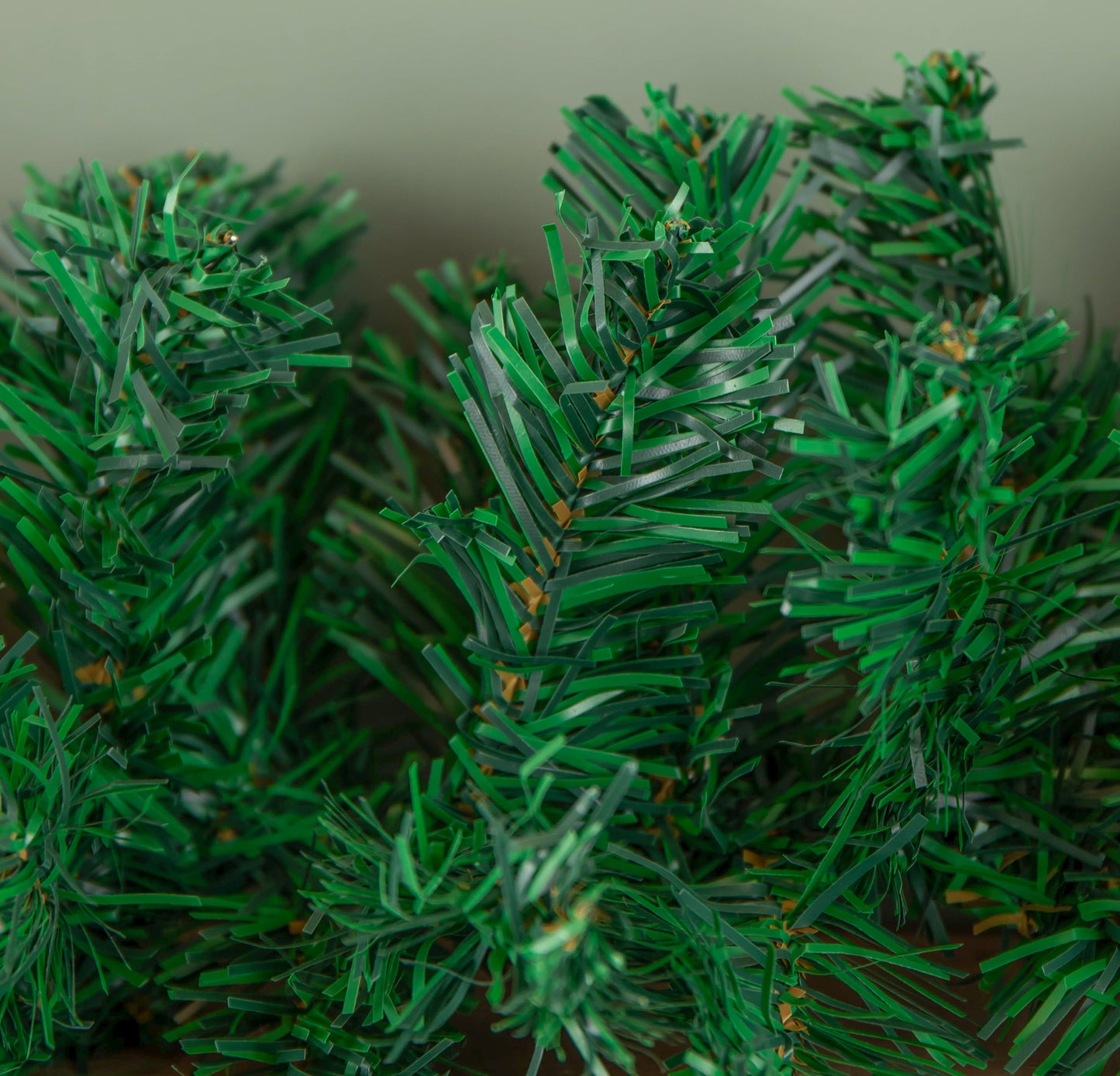 2.7m Plain Green Christmas Garland with 260 Tips
