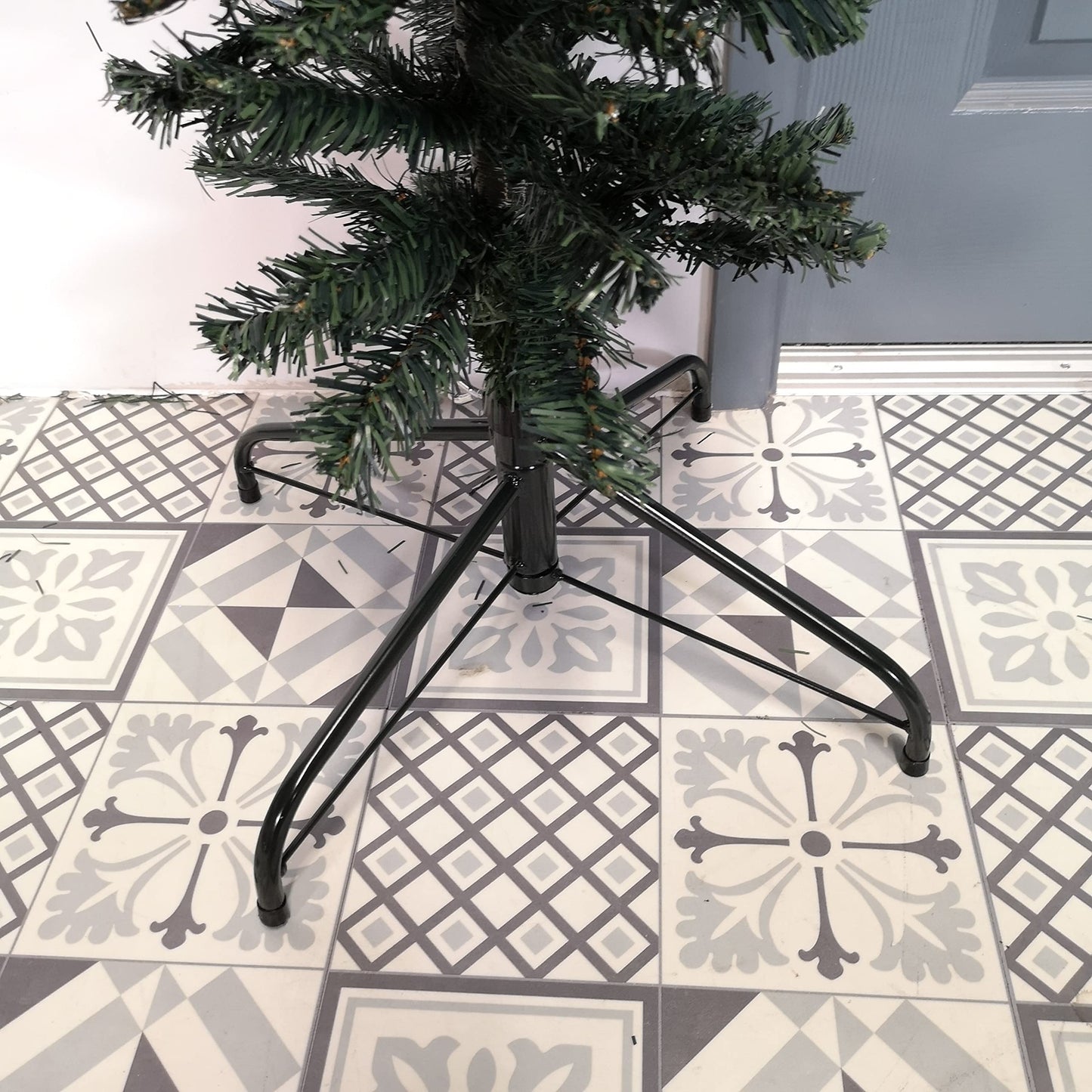 Factory Seconds: 2.4m (8ft) Tall Single Door Indoor Christmas Tree Arch in Green