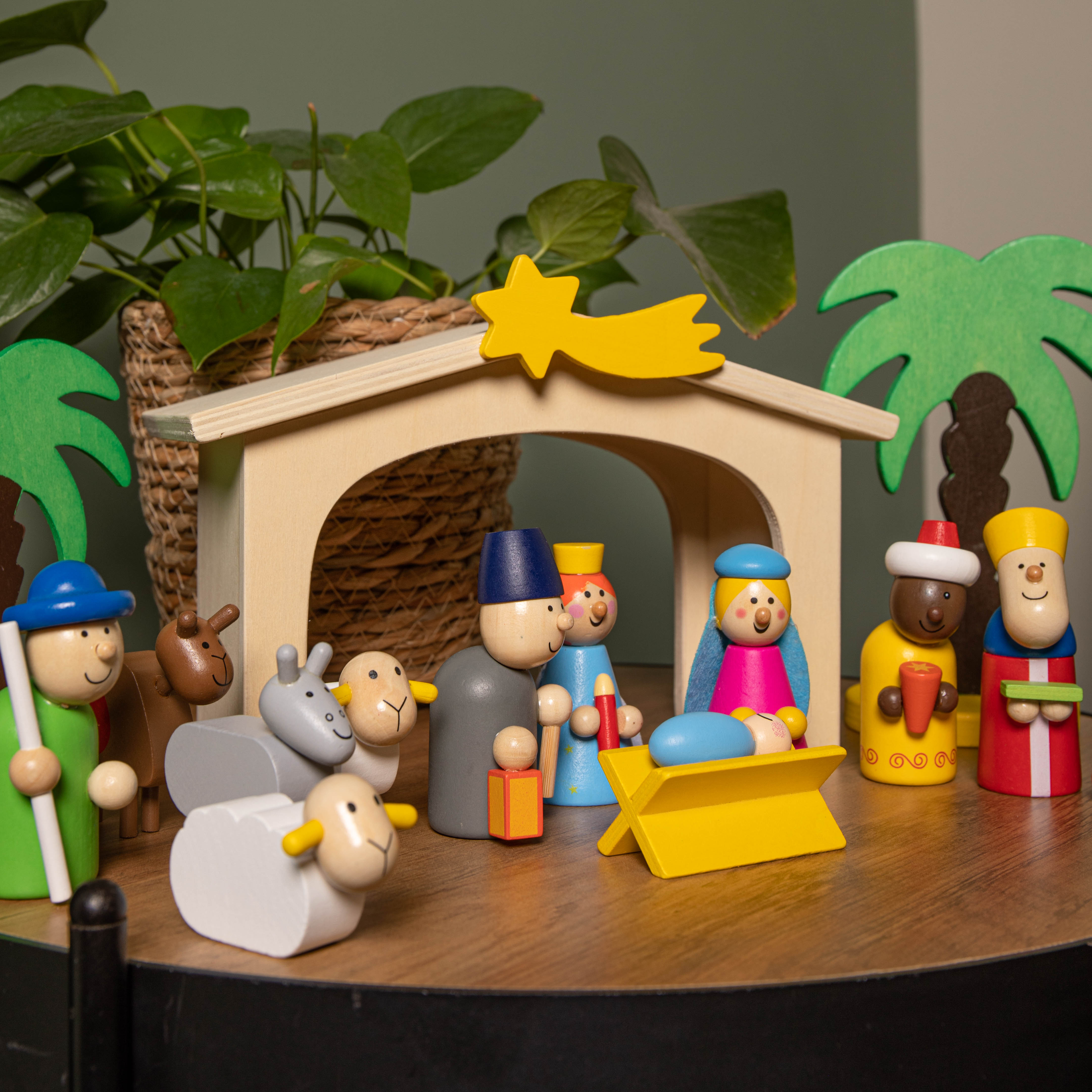 24cm Wooden Christmas Nativity Scene Playset With Multi-Coloured Figur