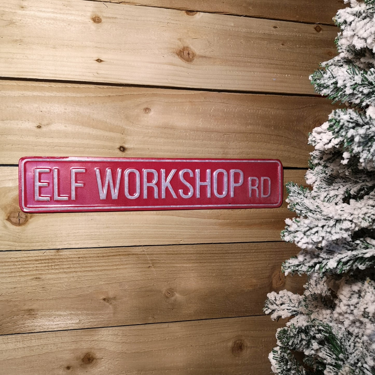 50cm Indoor Outdoor Red Metal Elf Workshop Rd Sign Hanging Christmas Decoration