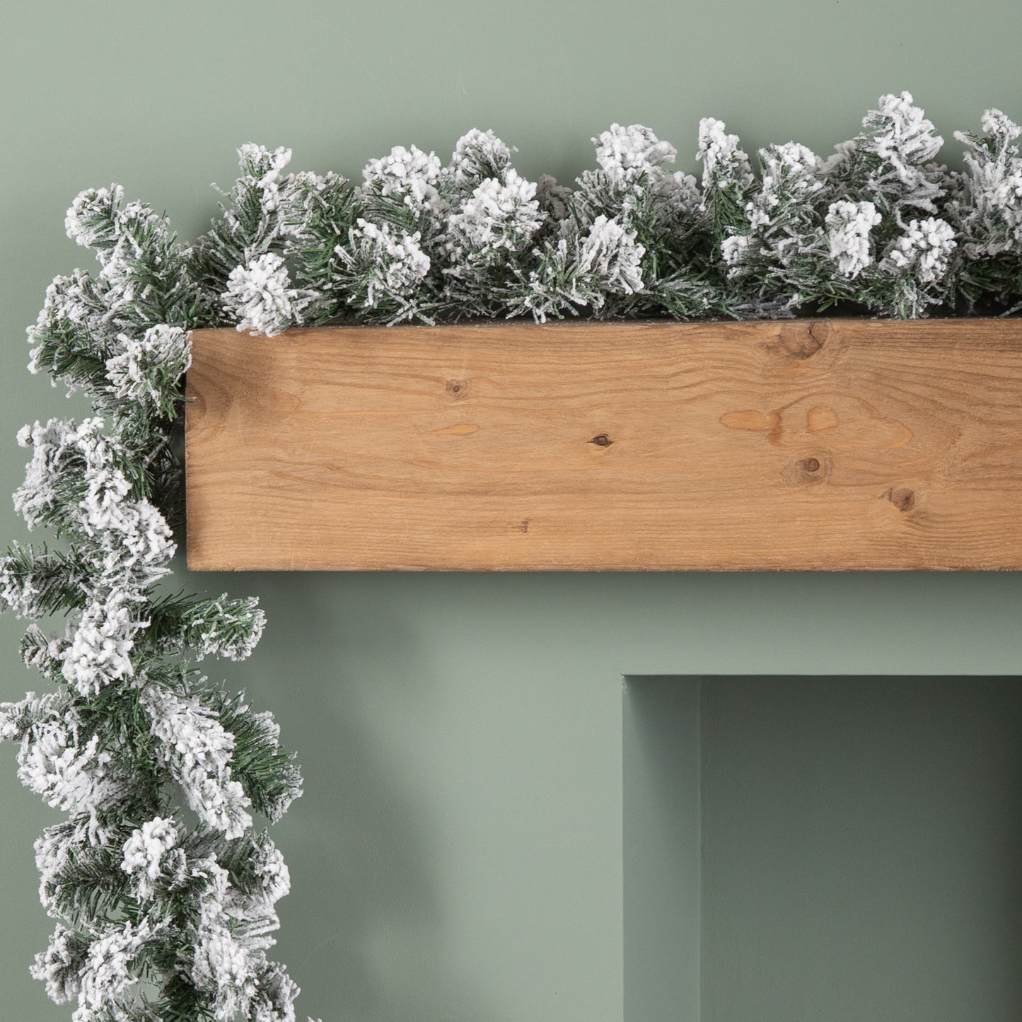 2.7m Green Snow Flocked Christmas Garland with 190 Tips