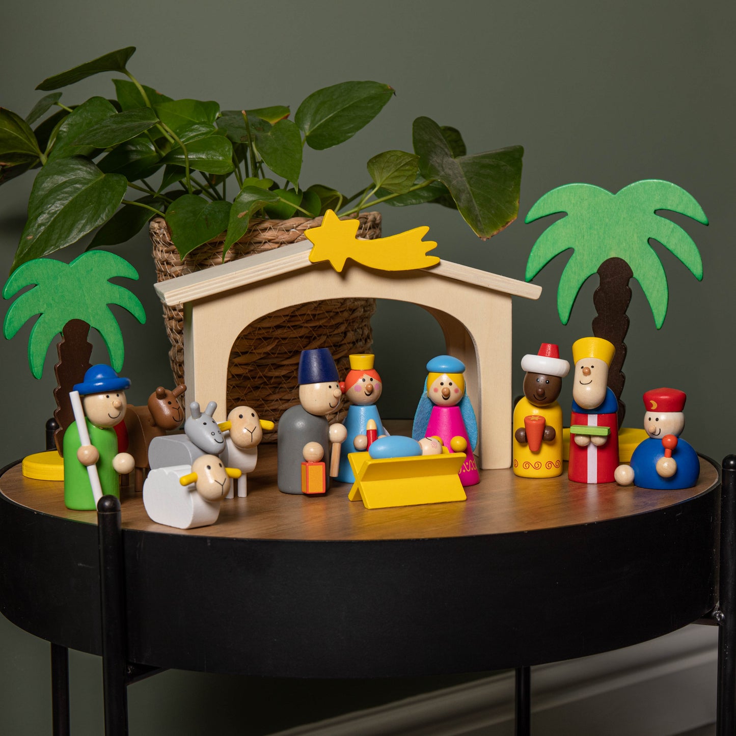 24cm Wooden Christmas Nativity Scene Playset With Multi-Coloured Figur