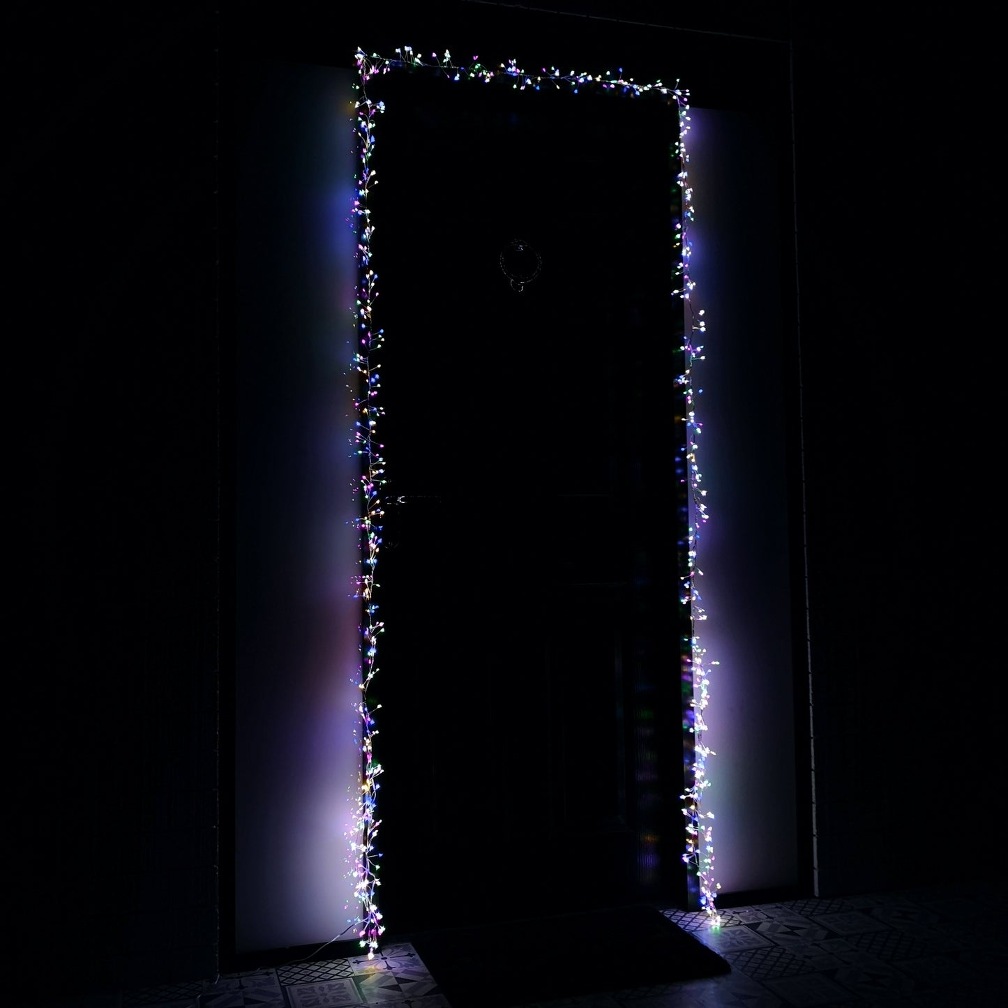 Factory Seconds: 5.5m 880 LED Indoor Outdoor Christmas Door Lights in Multi-Coloured