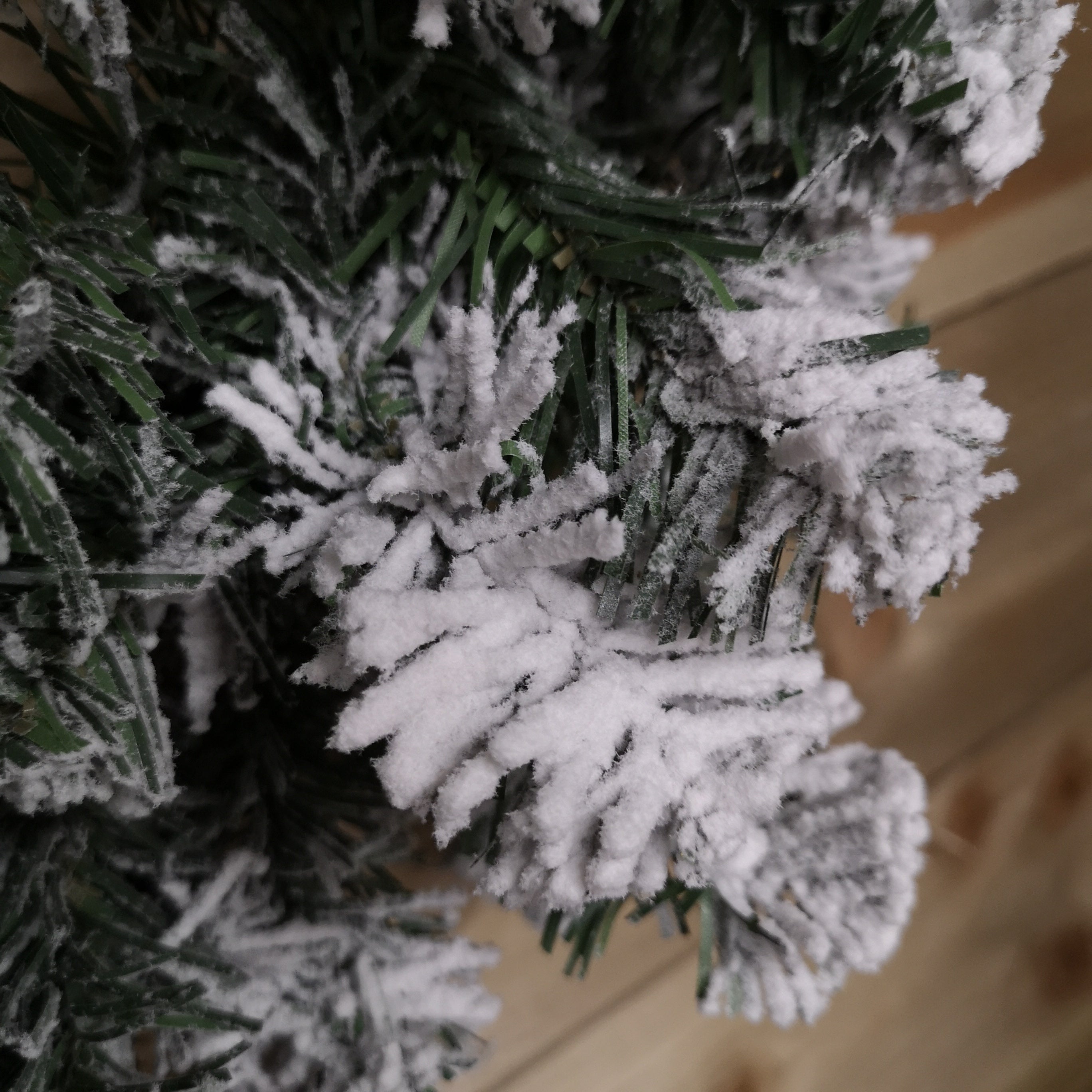 90cm Snow Flocked Green Wreath Christmas Decoration