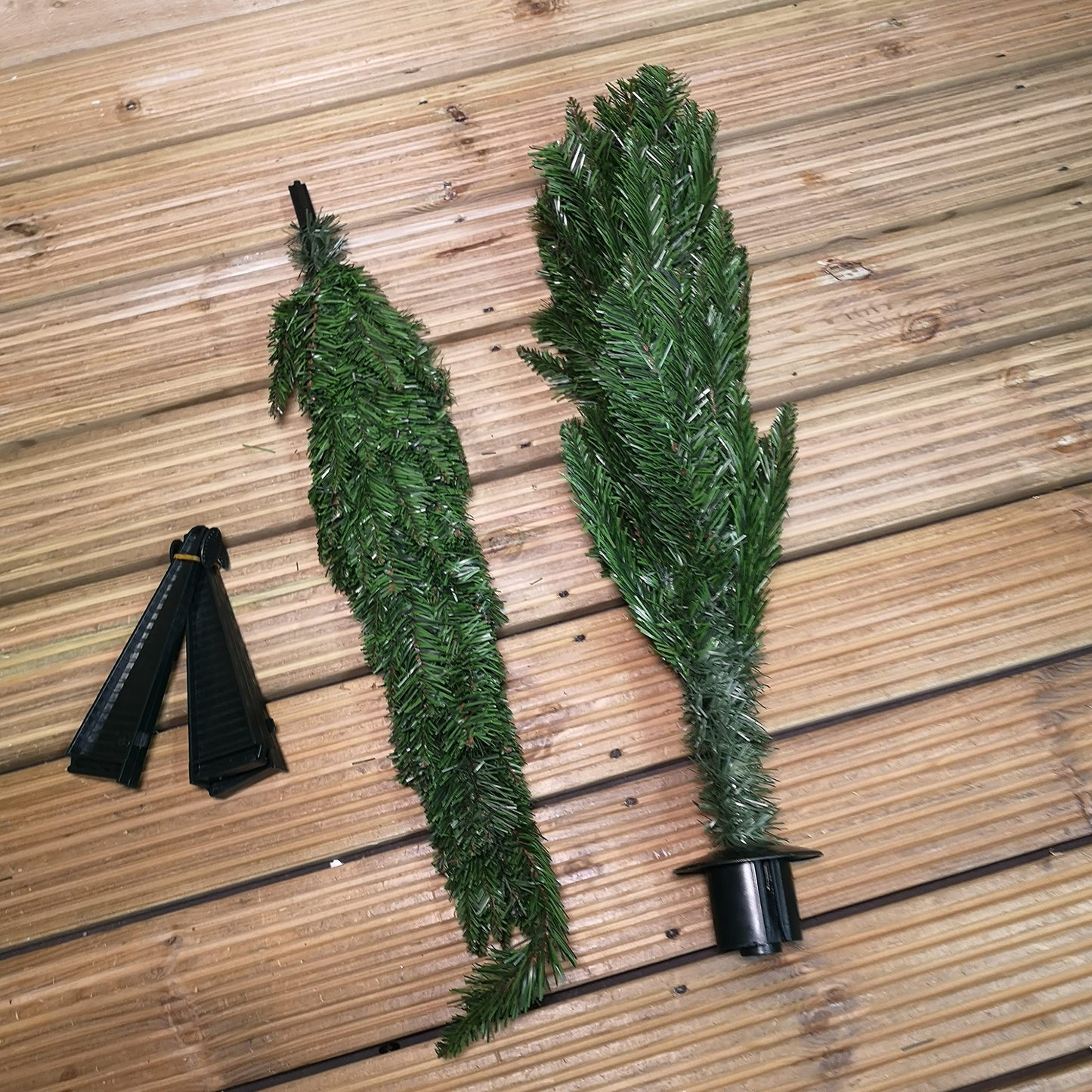Factory Seconds: 4ft (1.2m) Pencil Style Slim Artificial Christmas Tree in Green