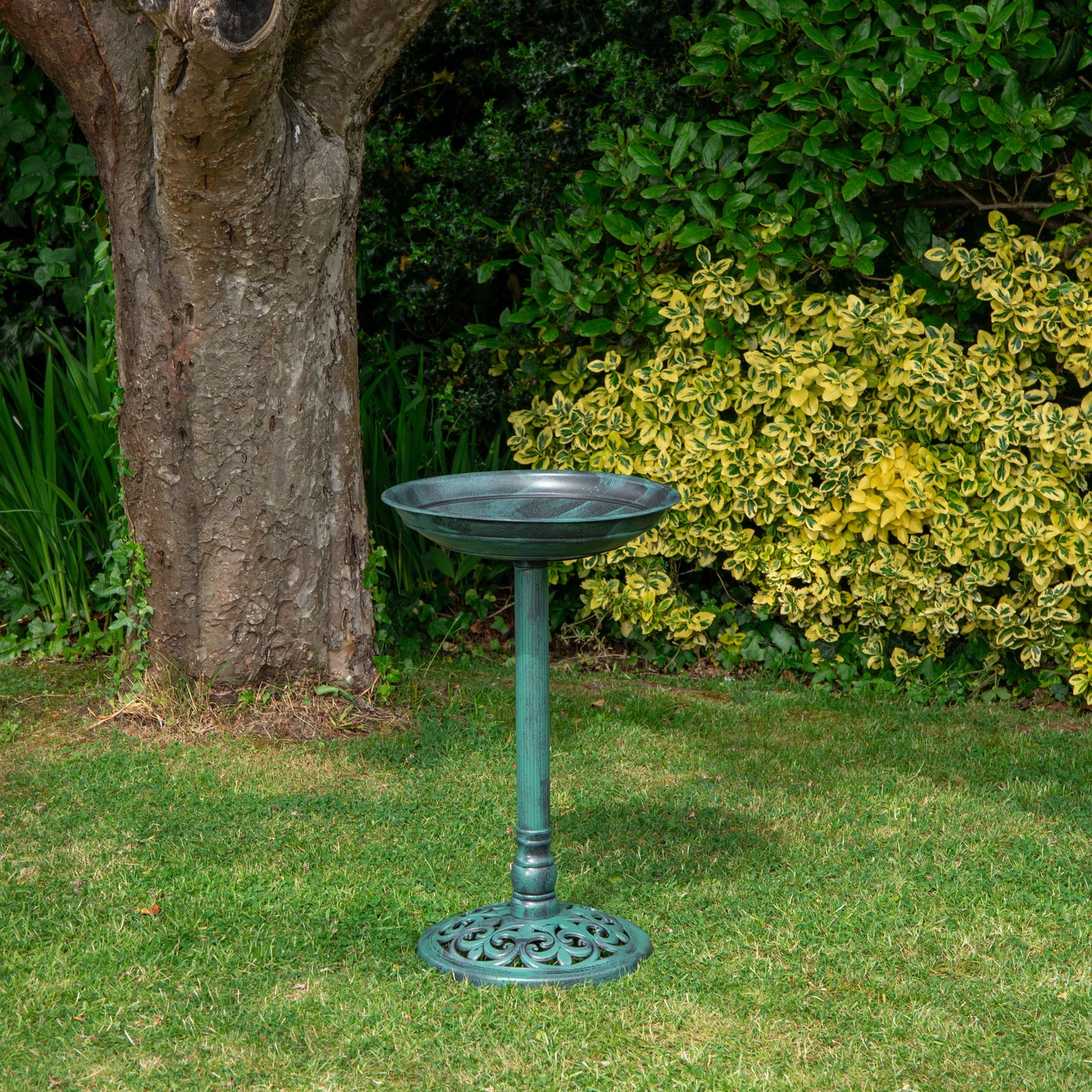 63cm Verdi Green Traditional Garden Patio Resin Bird Bath