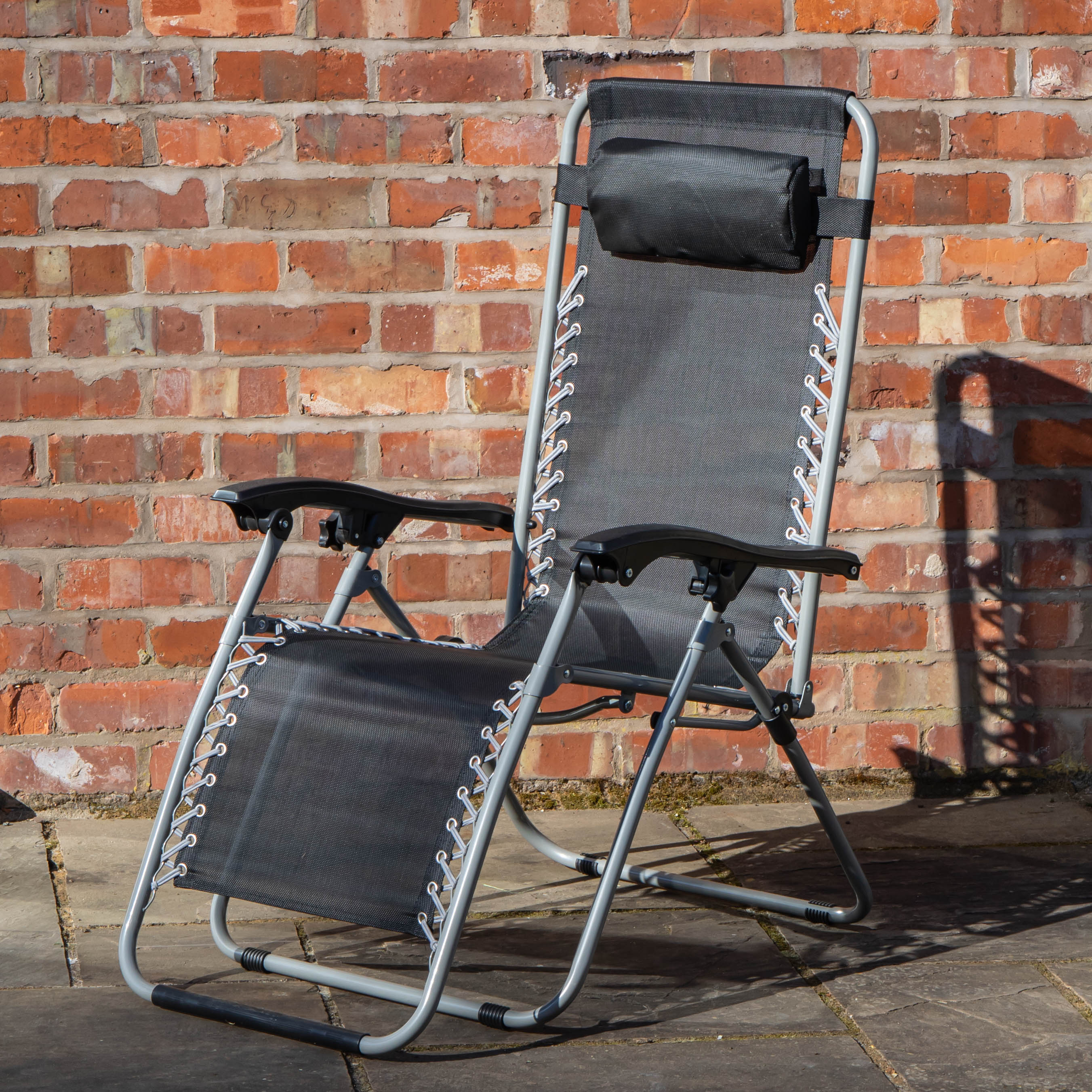 Multi Position Garden Zero Gravity Relaxer Chair Sun Lounger in Black & Silver
