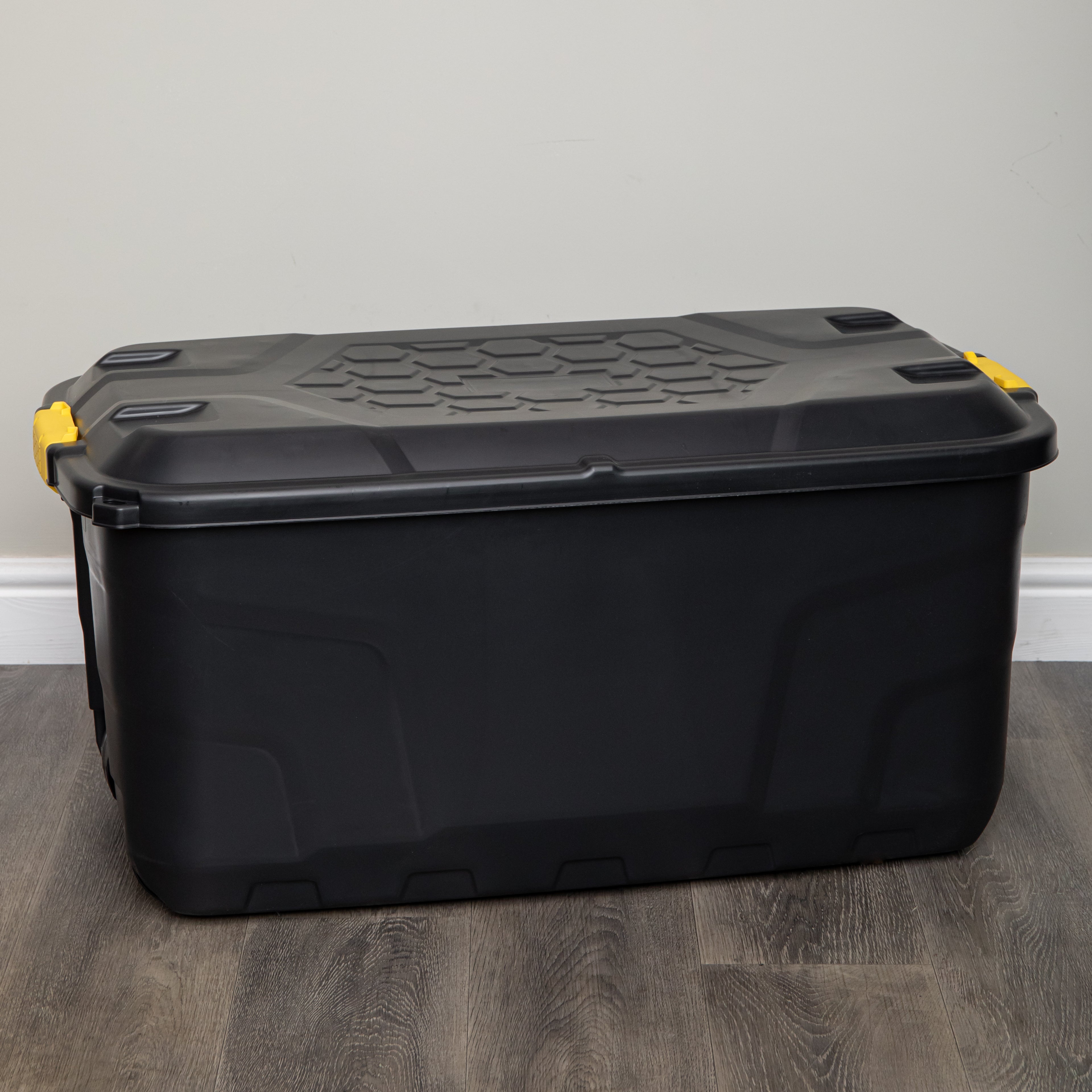 145L Heavy Duty Lockable & Stackable Storage Tub Chest on Wheels with Clips in Black