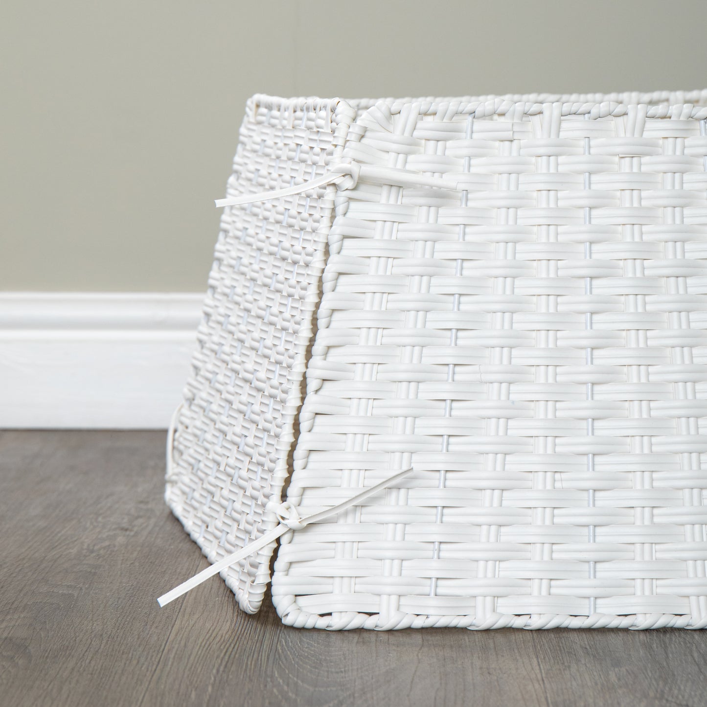 47cm x 46cm Samuel Alexander Foldable Faux Rattan Christmas Tree Skirt in White