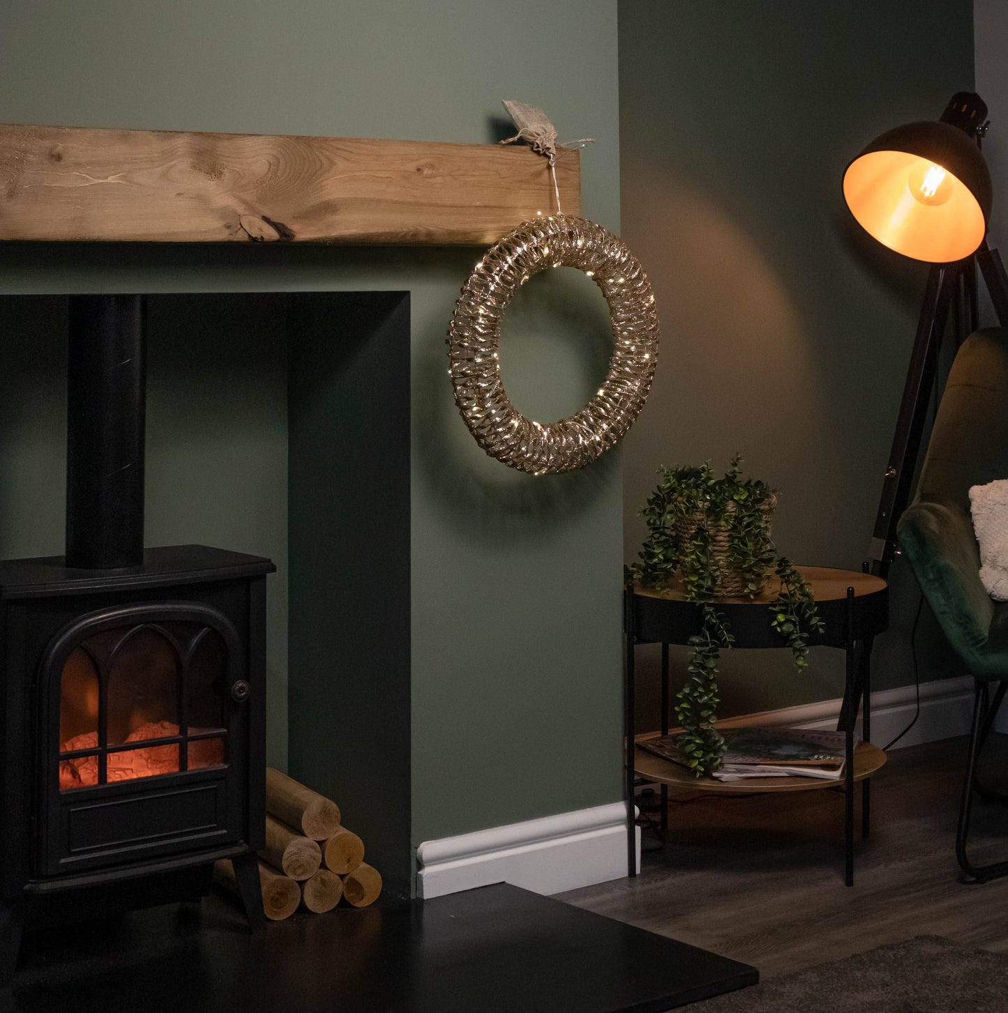 40cm Battery Operated Light up Gold Glitter Twist Christmas Wreath with Warm White LEDs