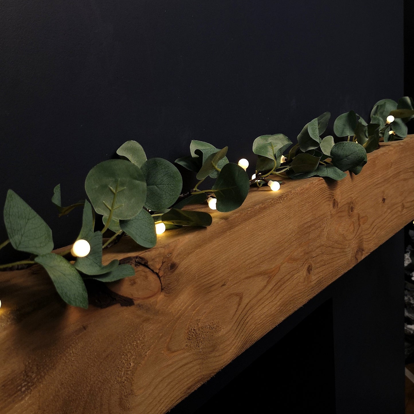 1.8m LED Artificial Eucalyptus Garland with Warm White Lights - Battery Operated Green Leaf Foliage for Indoor Christmas Decor