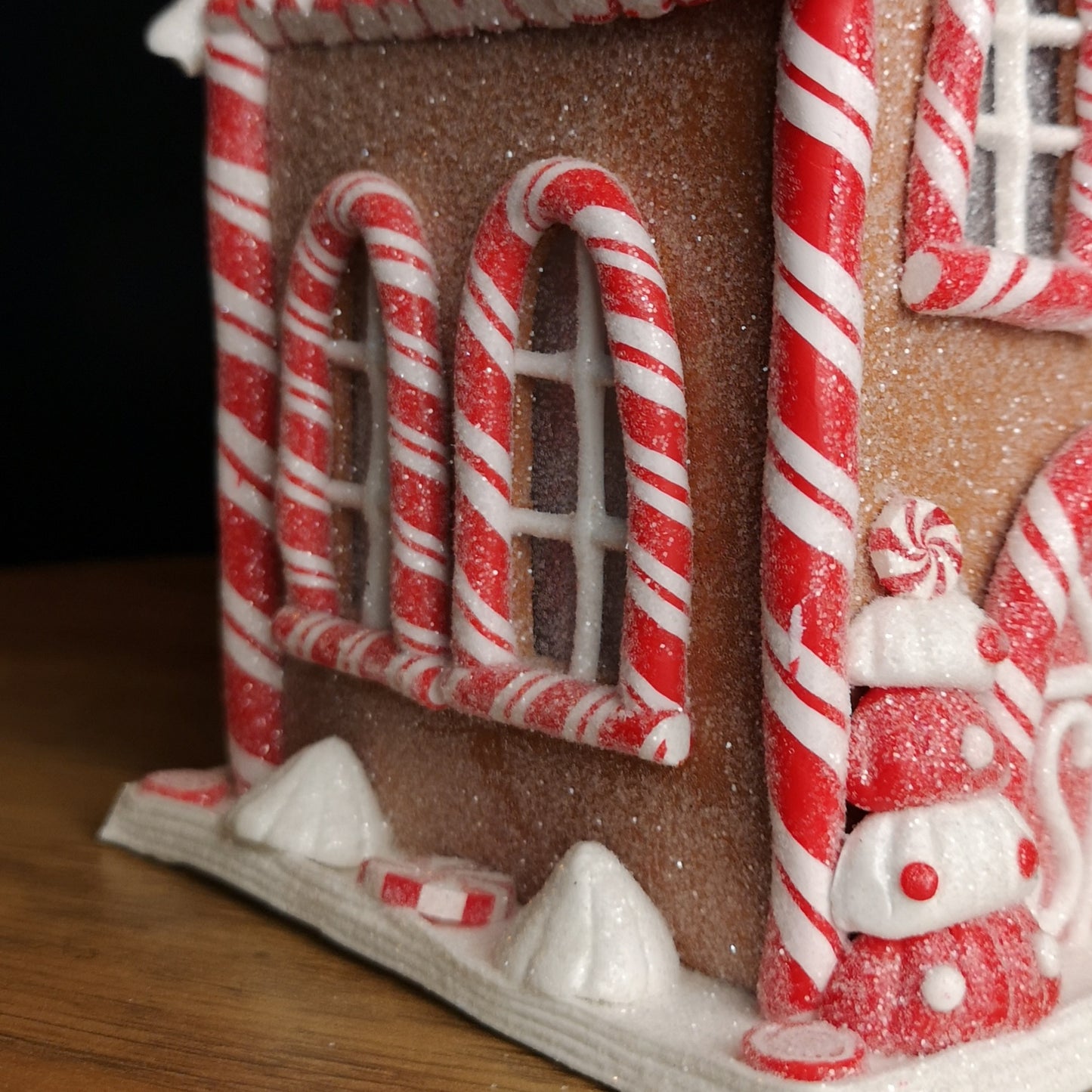 20cm Battery Operated LED Gingerbread Santa Candy Cabin Christmas Decoration