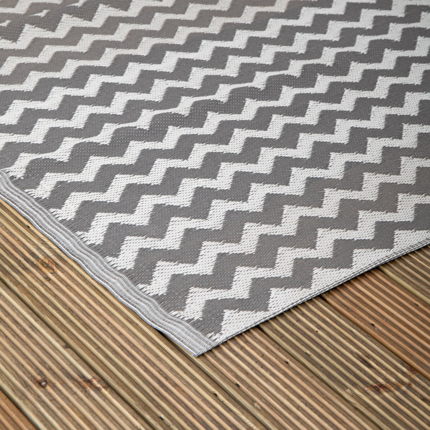 1.5m x 2.1m Atlantis Large Outdoor Alfresco Patio Rug Mat in Slate