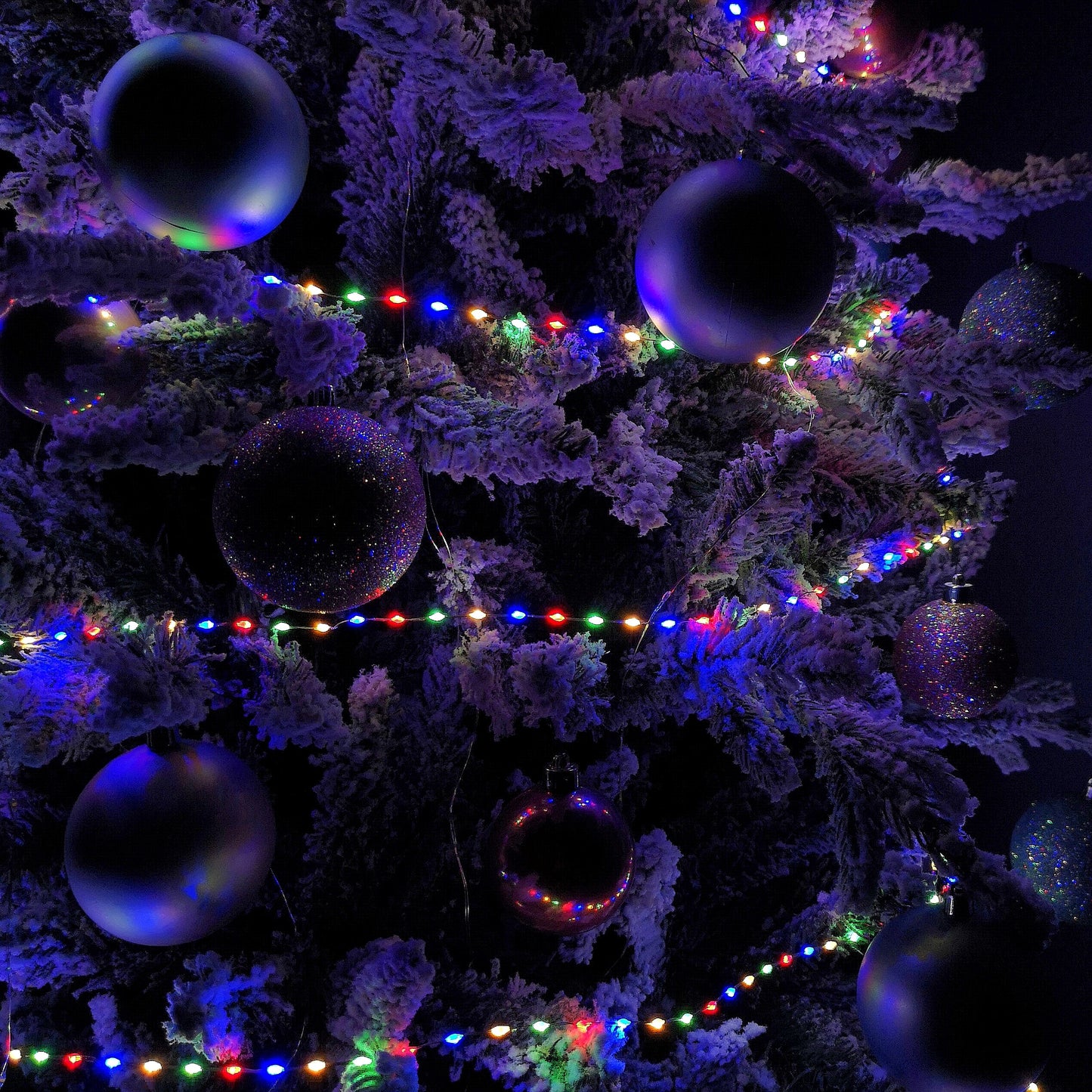 9.6m Compact MicroBrights Christmas Lights with 600 LEDs in Multi-coloured
