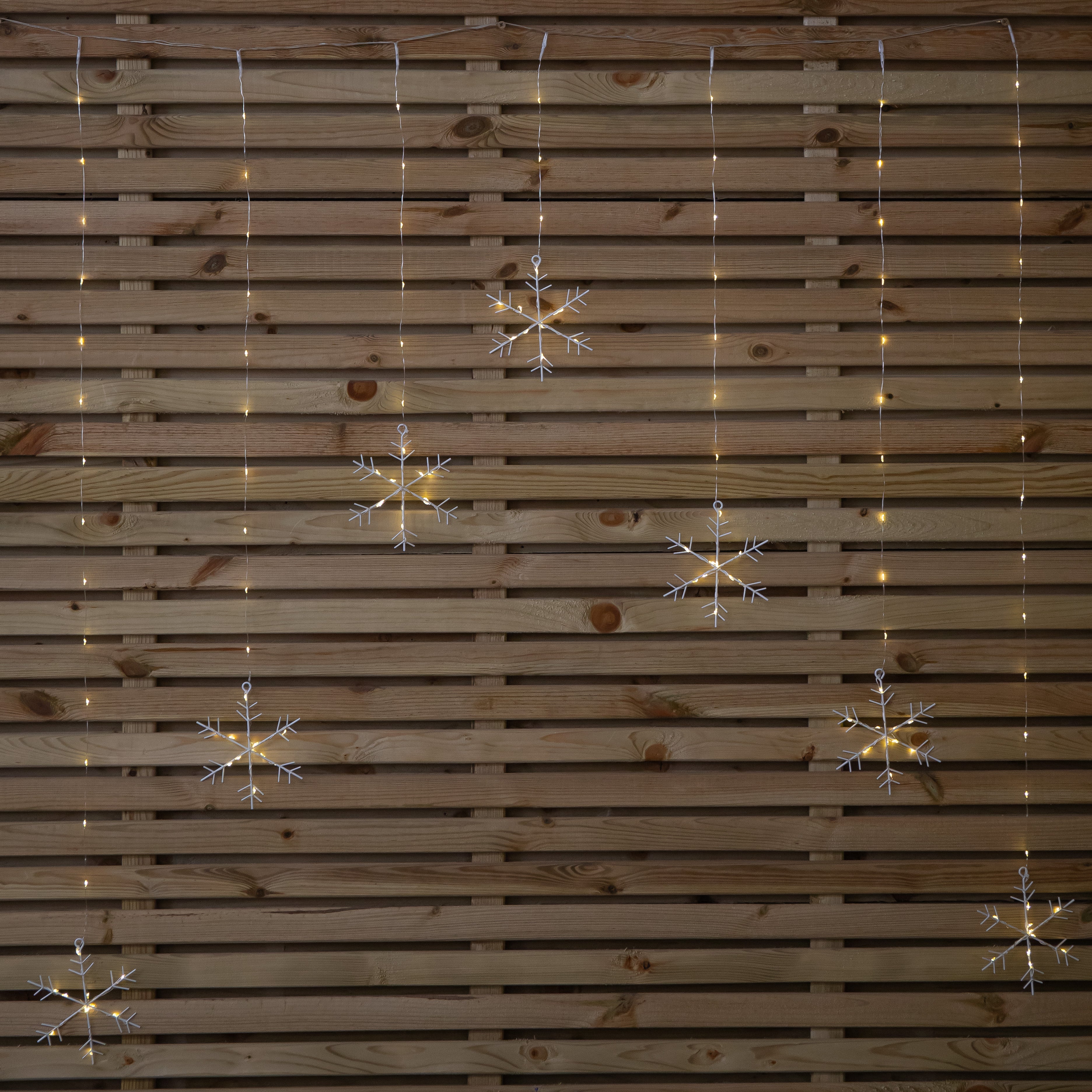 1.2m Battery Operated Snowflake Christmas Curtain Lights with 147 Warm White LEDs