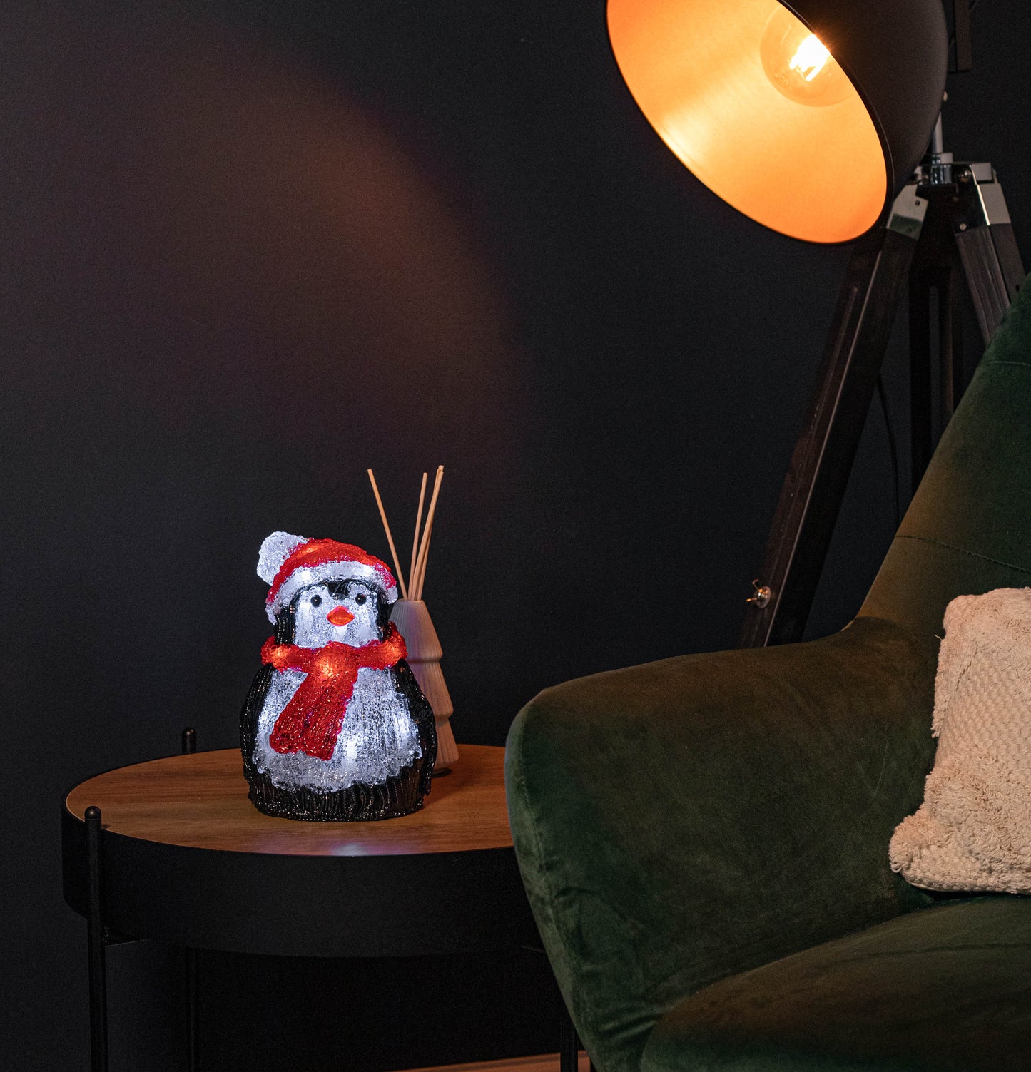 20cm Battery Operated Light up Acrylic Christmas Penguin Decoration with 16 Ice White LEDs