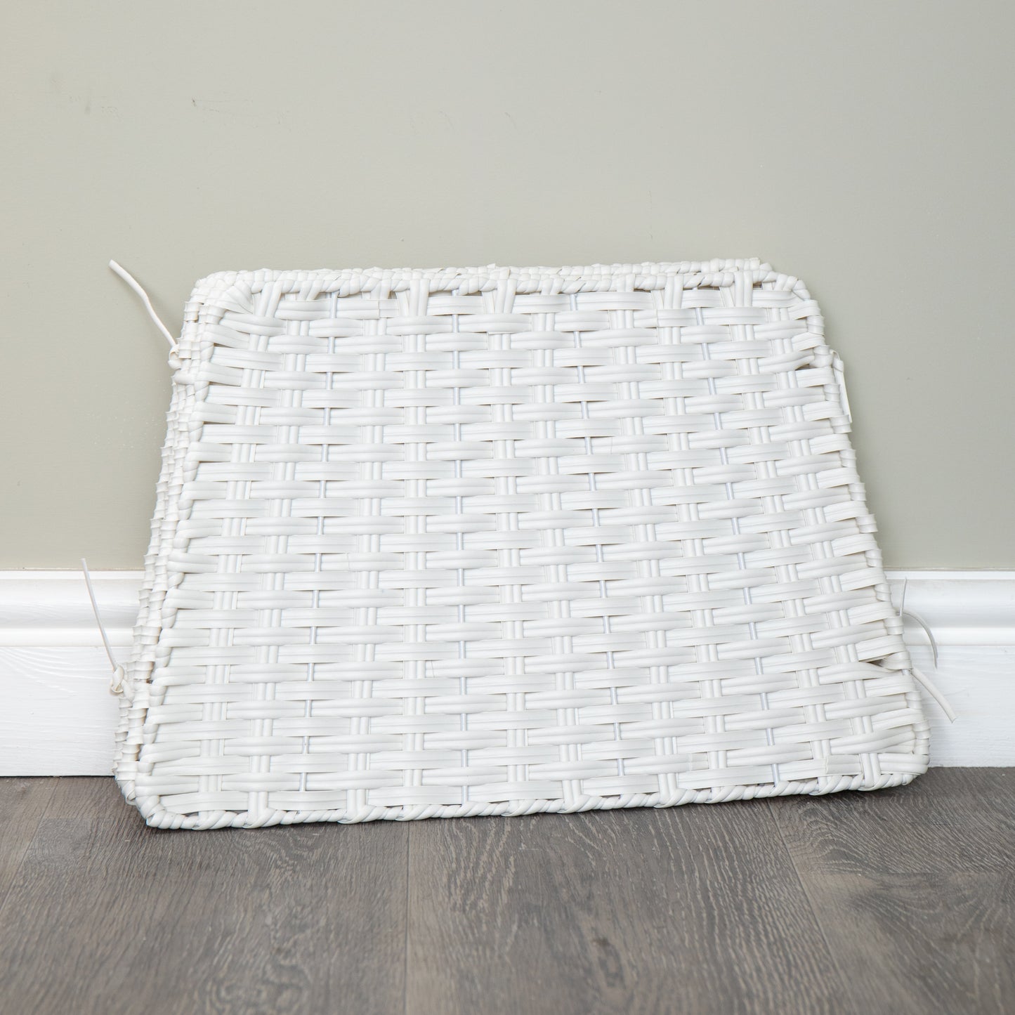 47cm x 46cm Samuel Alexander Foldable Faux Rattan Christmas Tree Skirt in White