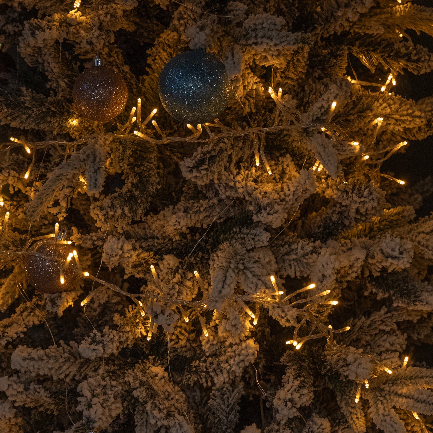 9.3m 720 LED Christmas Cluster String Lights with Timer in Vintage Gold on Clear Cable
