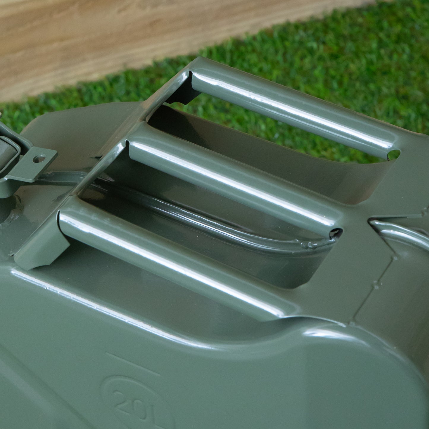 20 Litre Metal Jerry Can for Fuel with Leak Proof Bayonet Closure