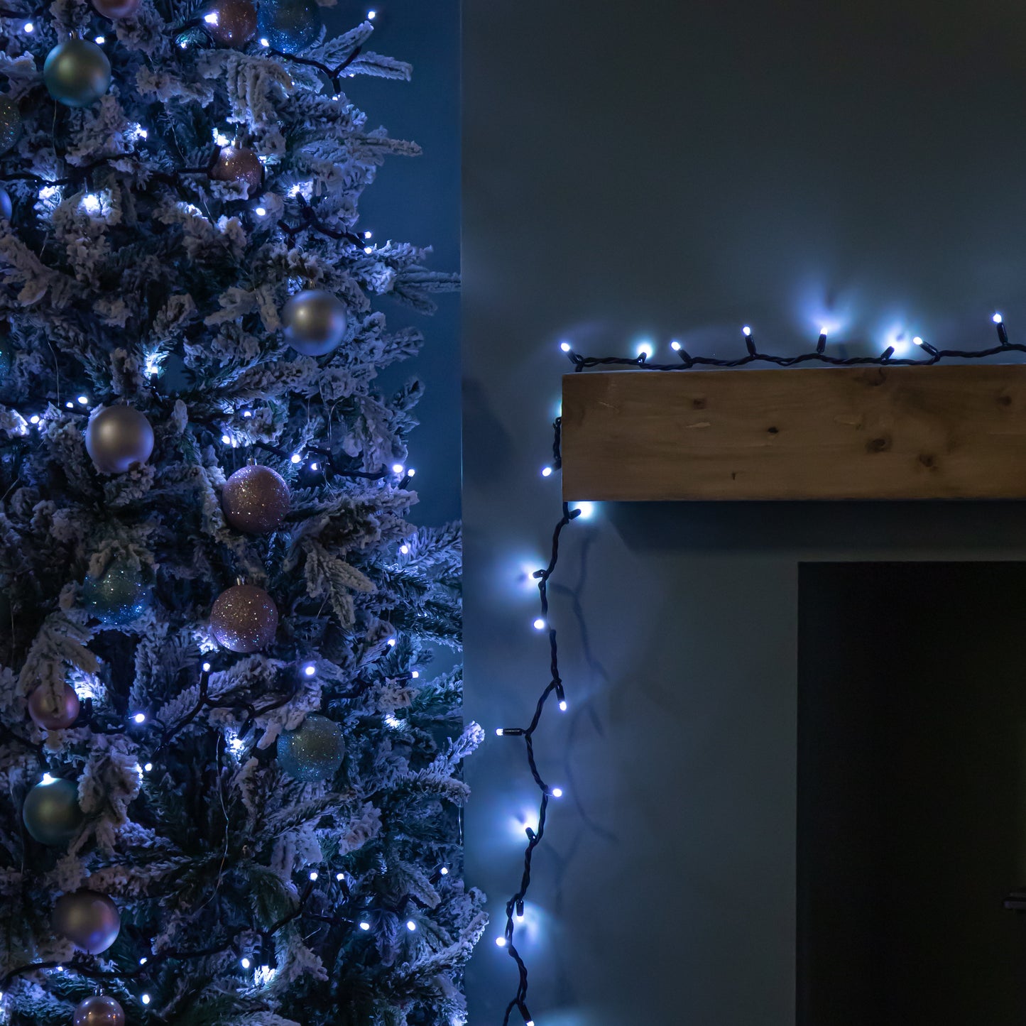 29.9m Set of 300 Connectable Max String Lights with White LEDs