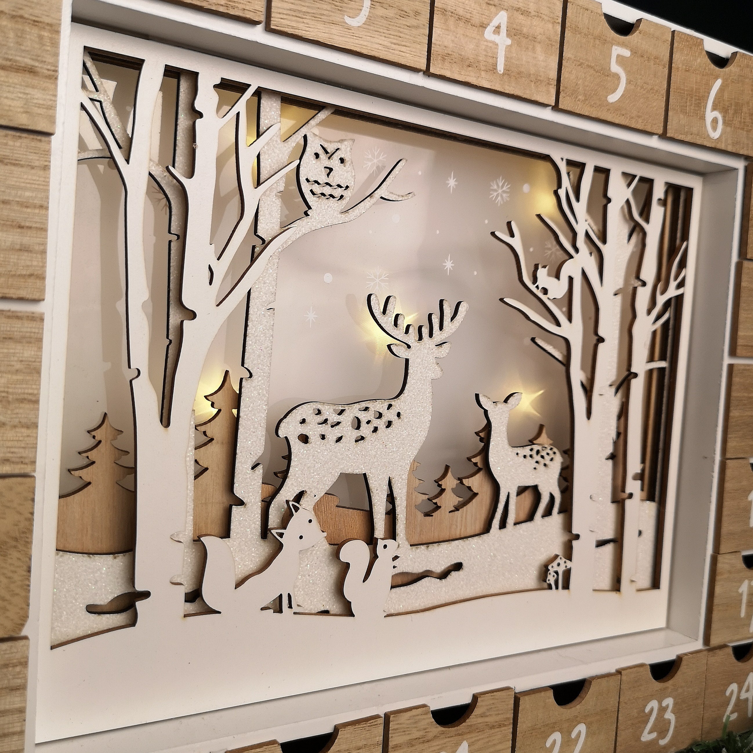 27cm Traditional Wooden Advent Calendar Christmas Decoration with Woodland Animals Winter Scene