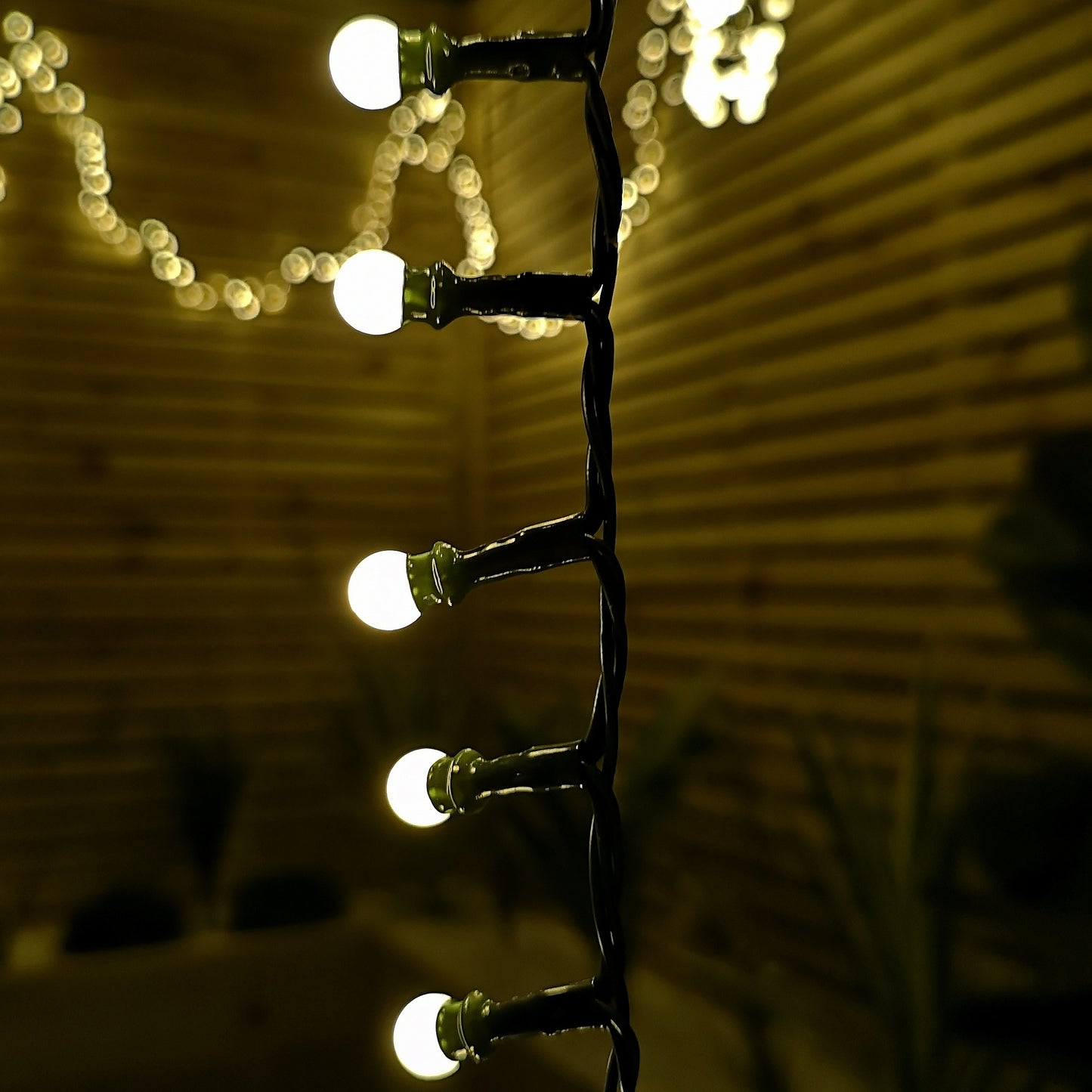 7.5m 300 LED Frosted Berry Warm White String Lights Garden Christmas Lights with Timer