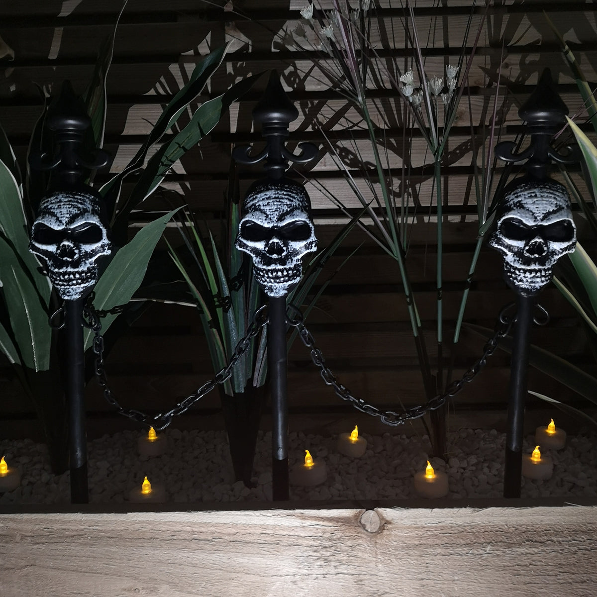 Set of 18 Outdoor Scary Skull Halloween Garden Lawn Fence Stakes 