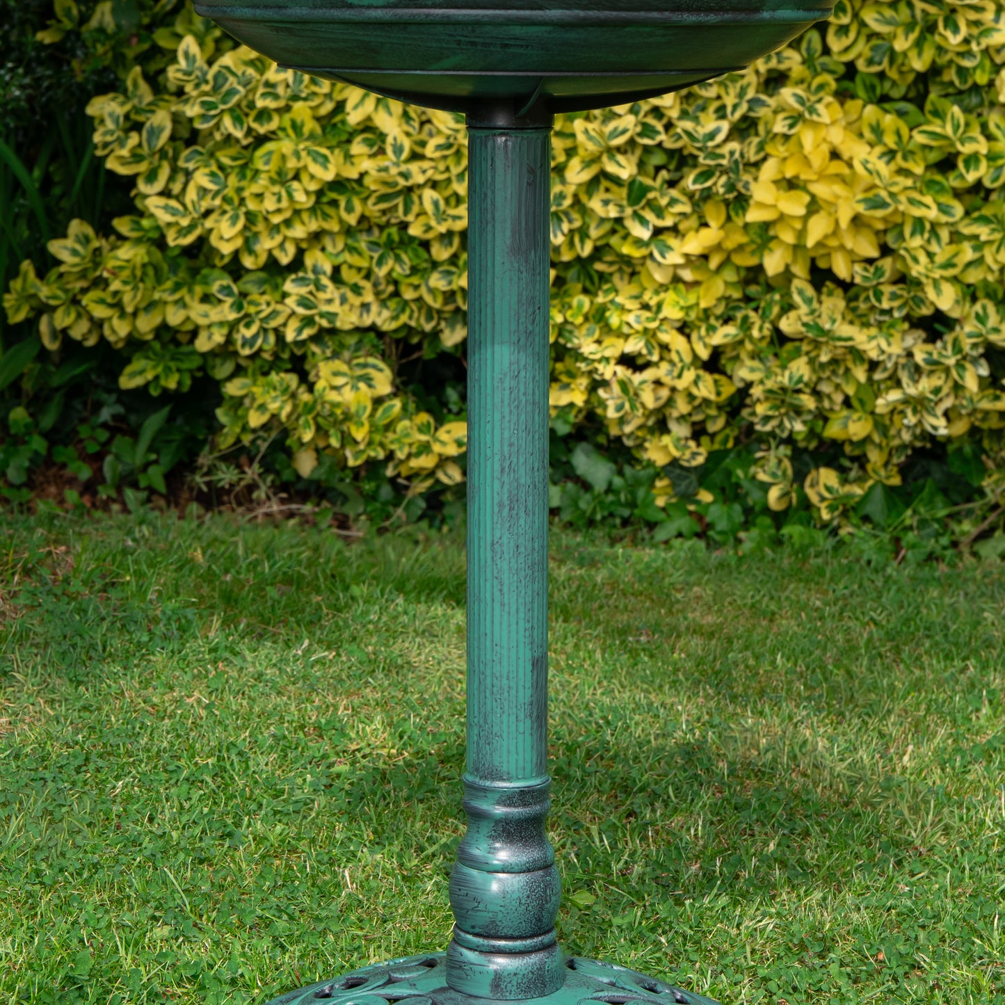 63cm Verdi Green Traditional Garden Patio Resin Bird Bath