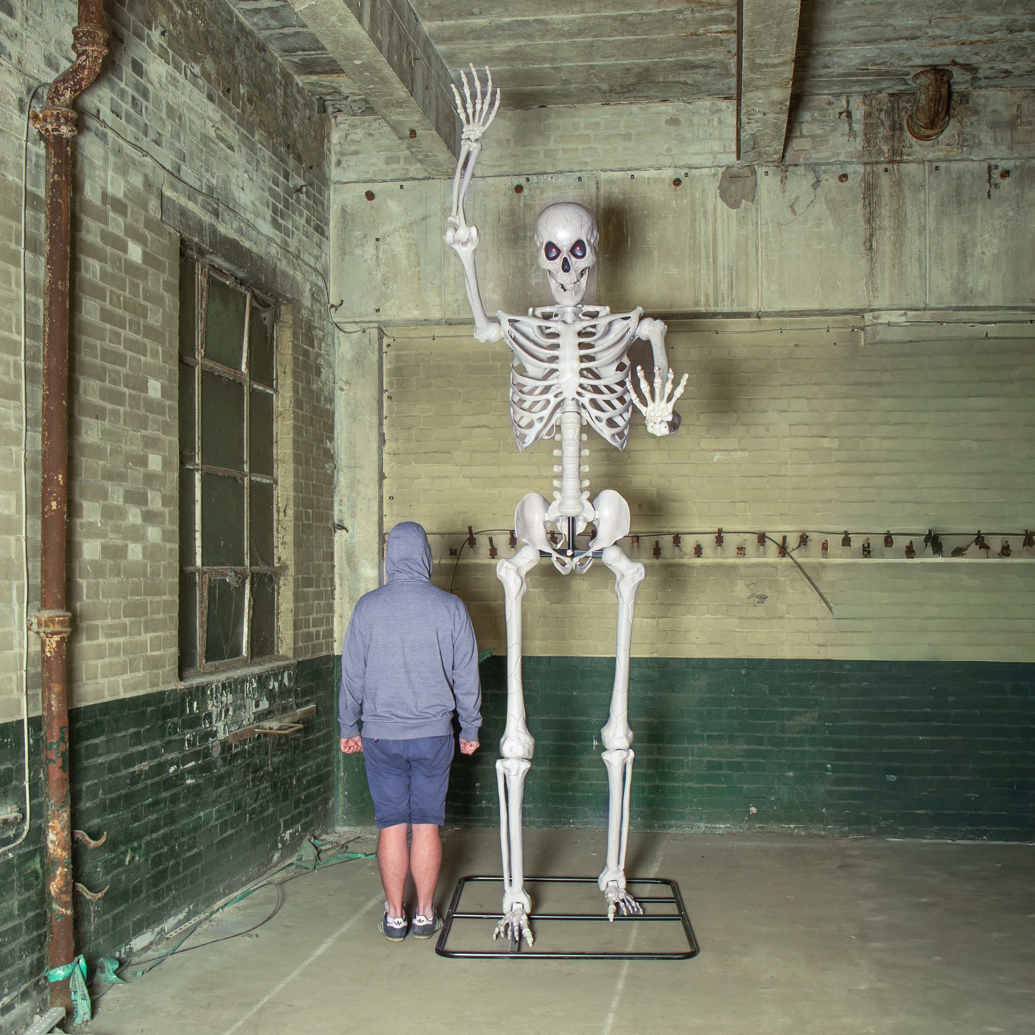 10ft (3m) Posable Full Body Skeleton Halloween Decoration with Movable Arms and LED Eyes