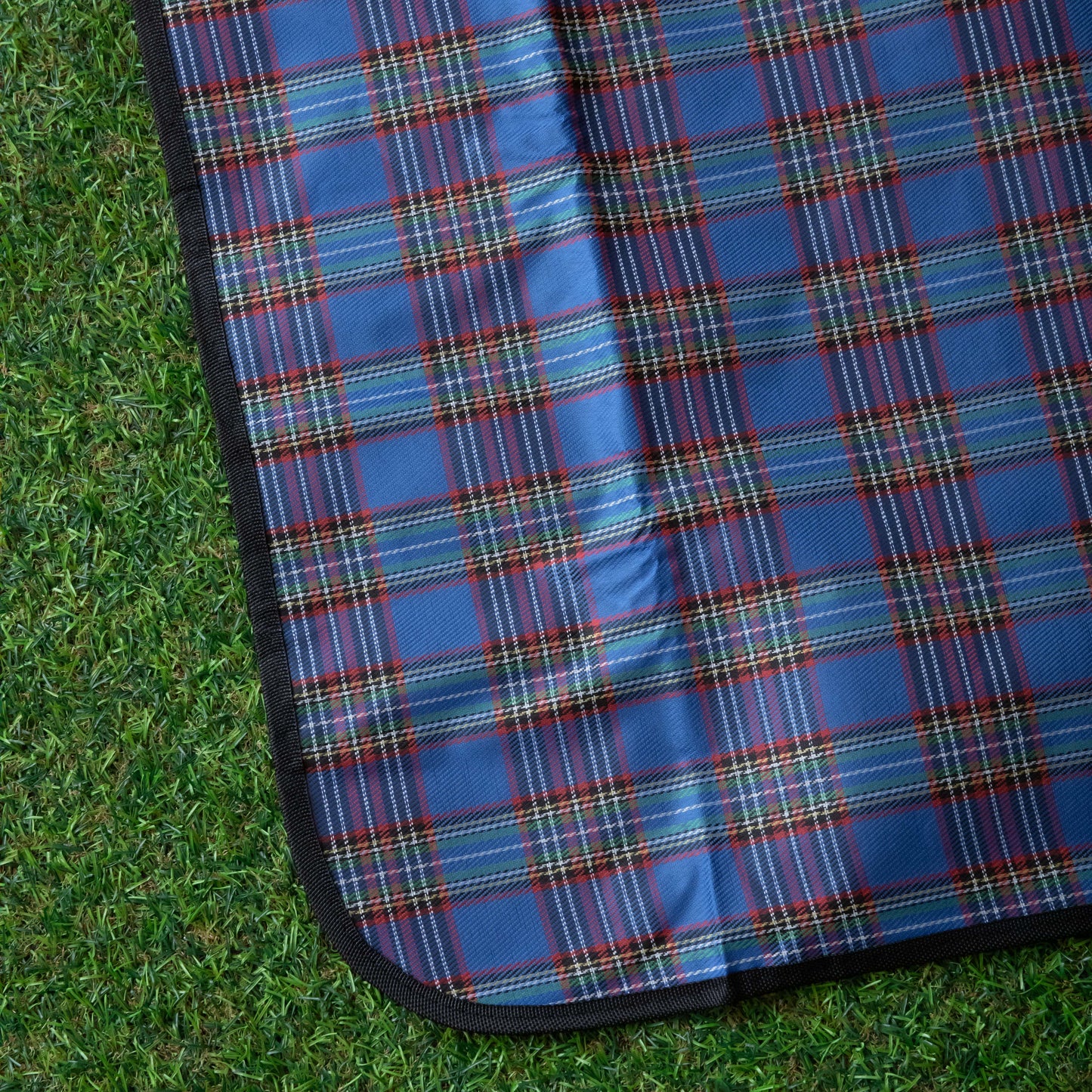 1.50m x 1.15m Waterproof Patterned Picnic Blanket Rug with Carry Handle in Blue