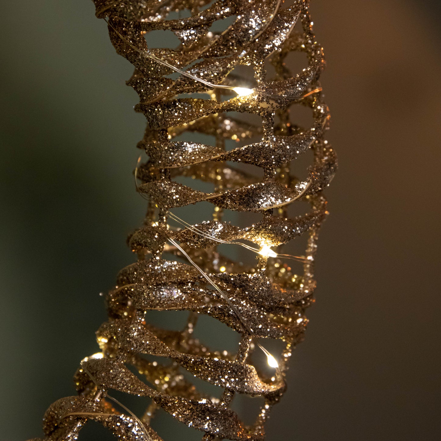 40cm Battery Operated Light up Gold Glitter Twist Christmas Wreath with Warm White LEDs