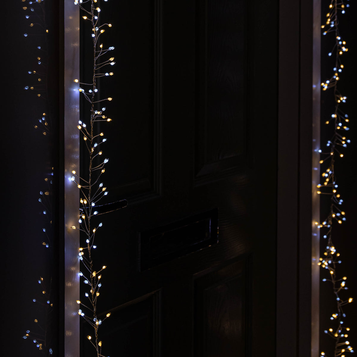 5.5m 800 LED UltraBrights Christmas Door Cluster LIghts with Timer in White & Warm White on Silver Wire