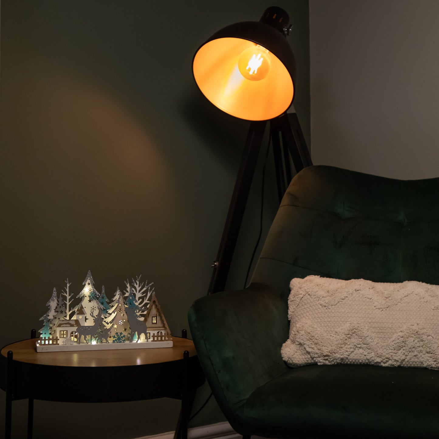 18cm Battery Operated Light up Christmas Reindeer Wooden Scene with Warm White LEDs