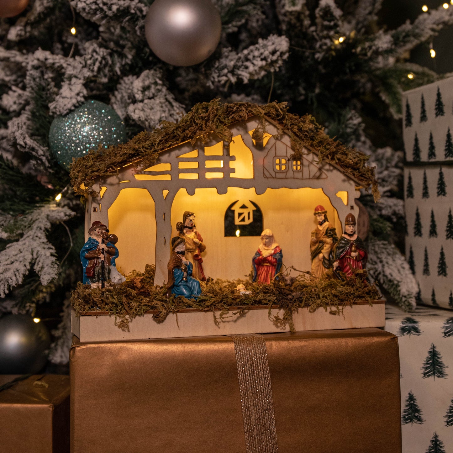 26cm Battery Operated Light up Wooden Christmas Nativity Scene with Warm White LEDs