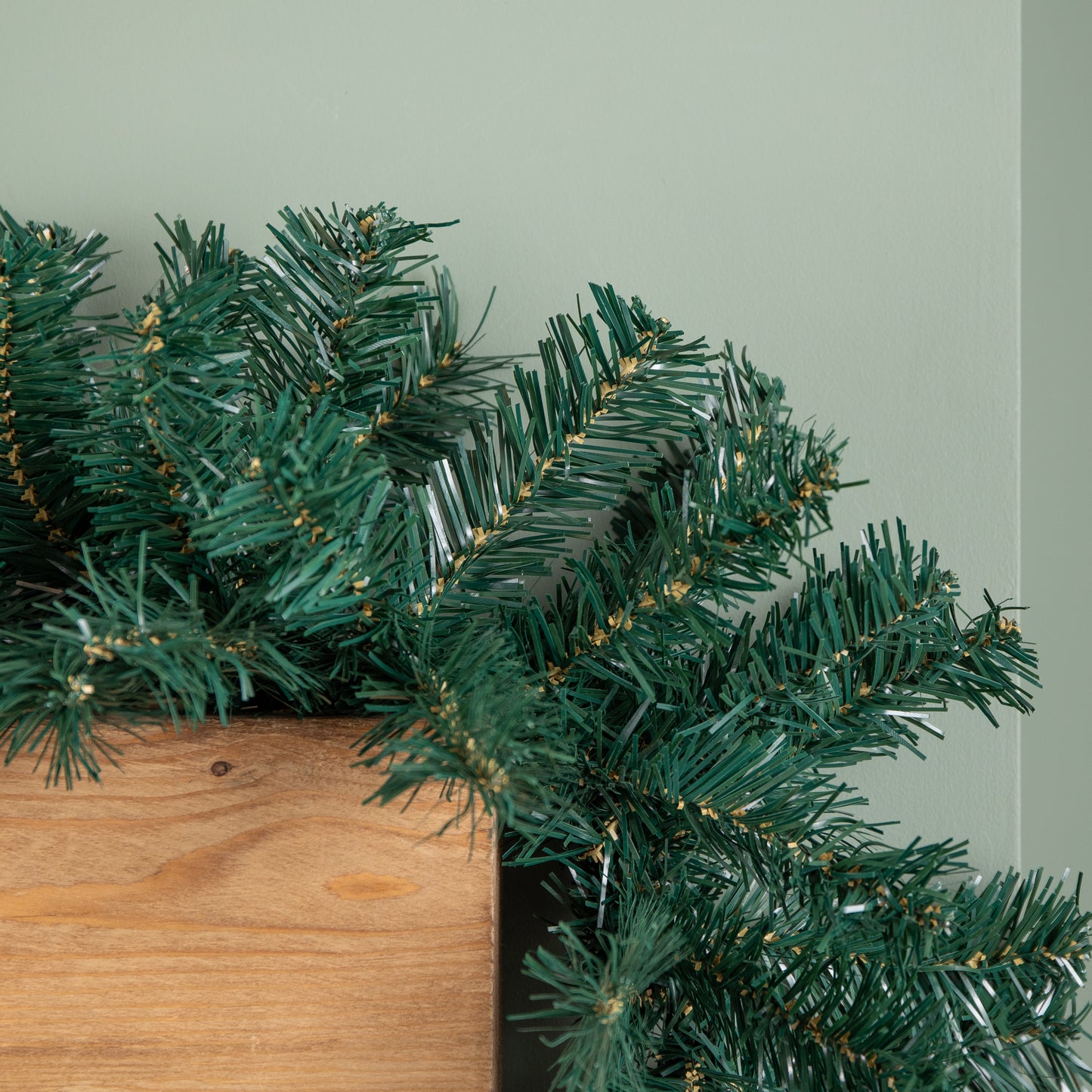 2.7m Plain Green Christmas Garland with 200 Tips