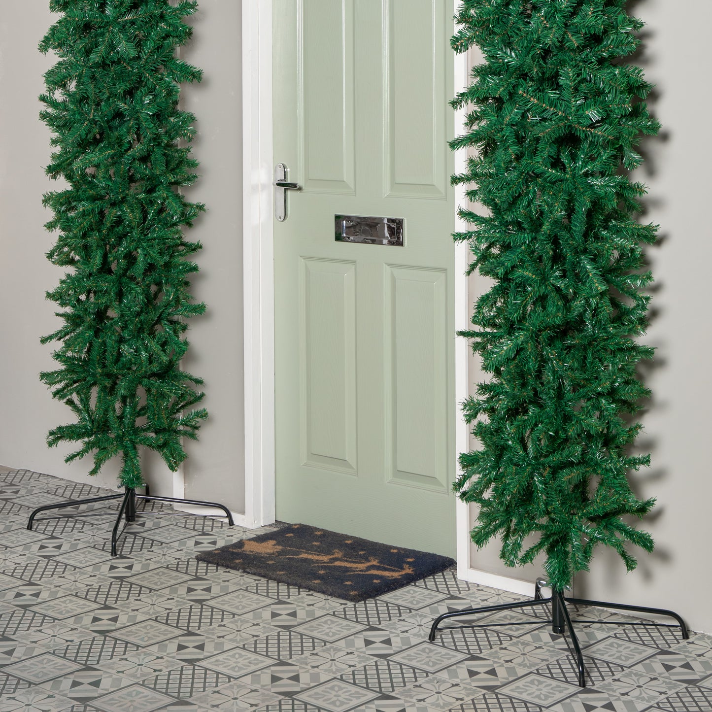 8ft (2.40m) Samuel Alexander Single Door Plain Green Flat Top Christmas Tree Arch with 2000 Tips