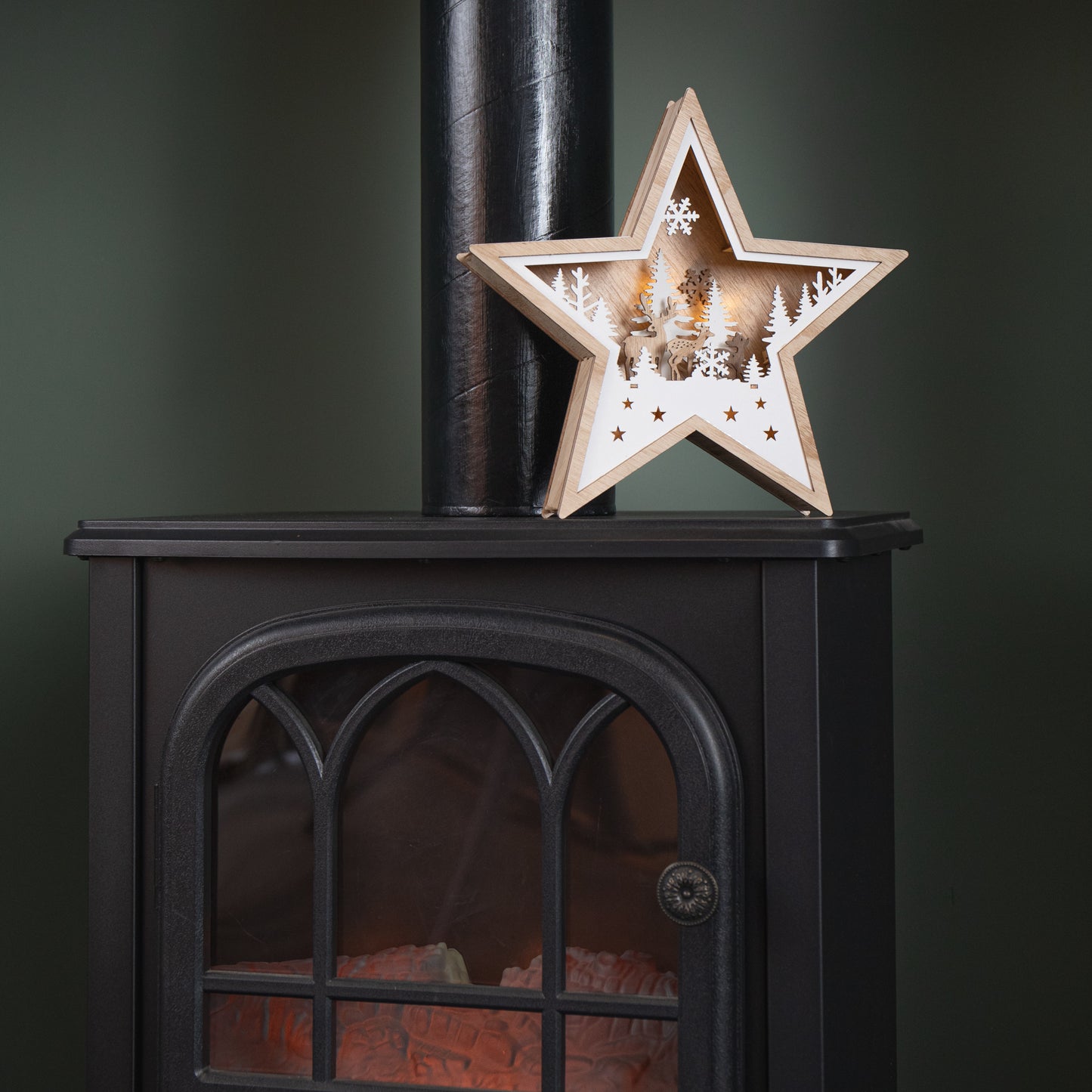 23cm Battery Operated Wooden Star Shape Woodland Scene Christmas Decoration