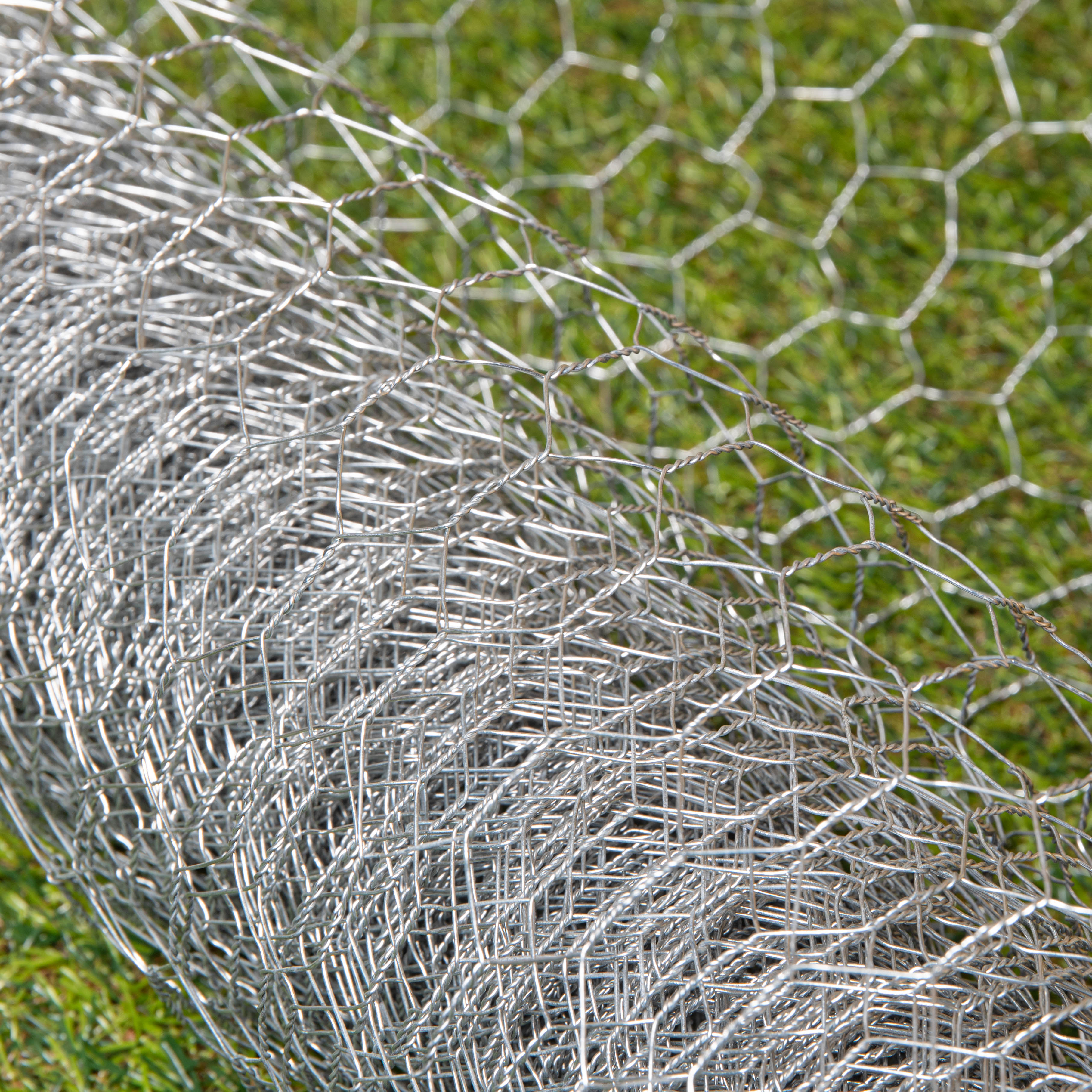 10m x 90cm x 25mm Galvanised Steel Chicken Garden Wire Netting / Fencing
