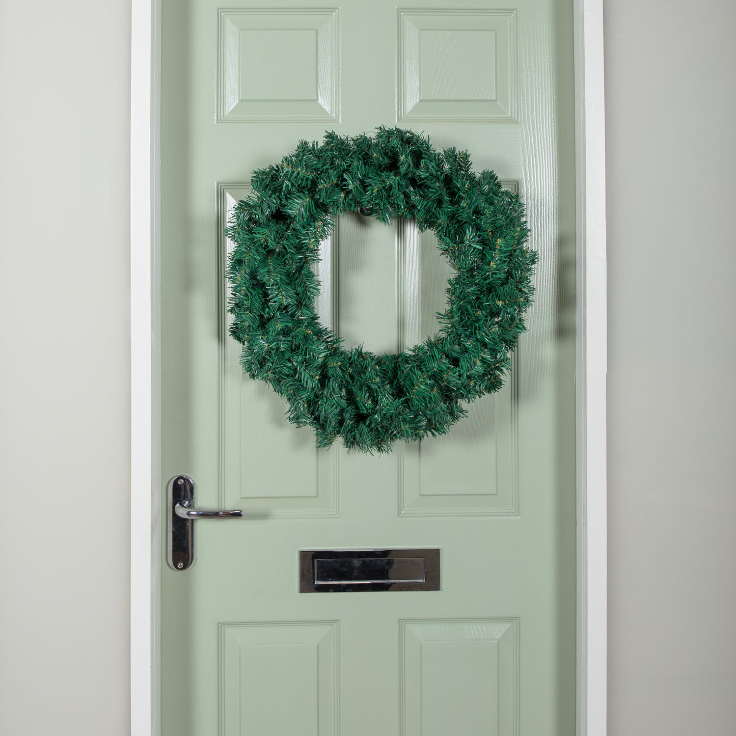 60cm Samuel Alexander Plain Green Artificial Hanging Christmas Wreath with 160 Tips