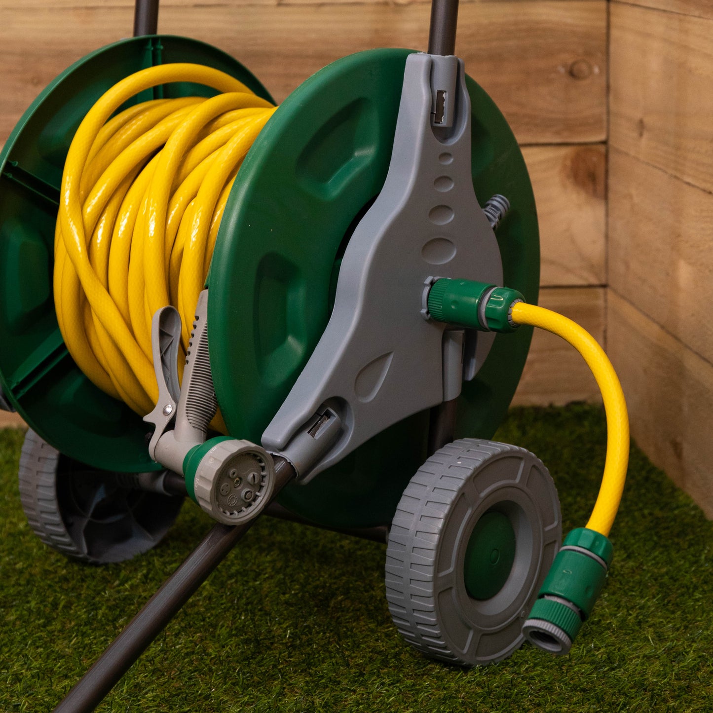 25m Reinforced Garden Hose Pipe and Spray Gun Trolley Set