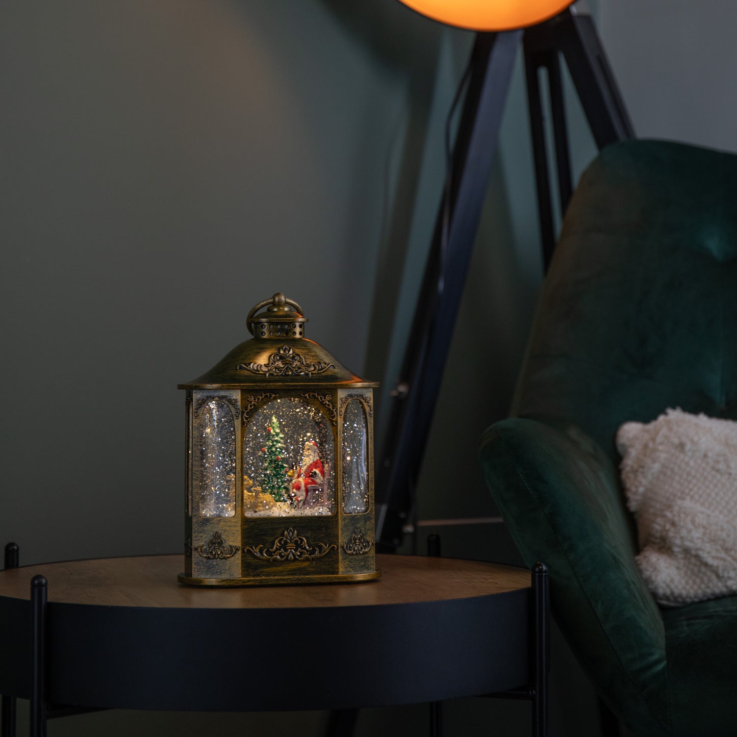 21cm Battery Operated Light up Santa and Christmas Tree Water Spinner with LEDs